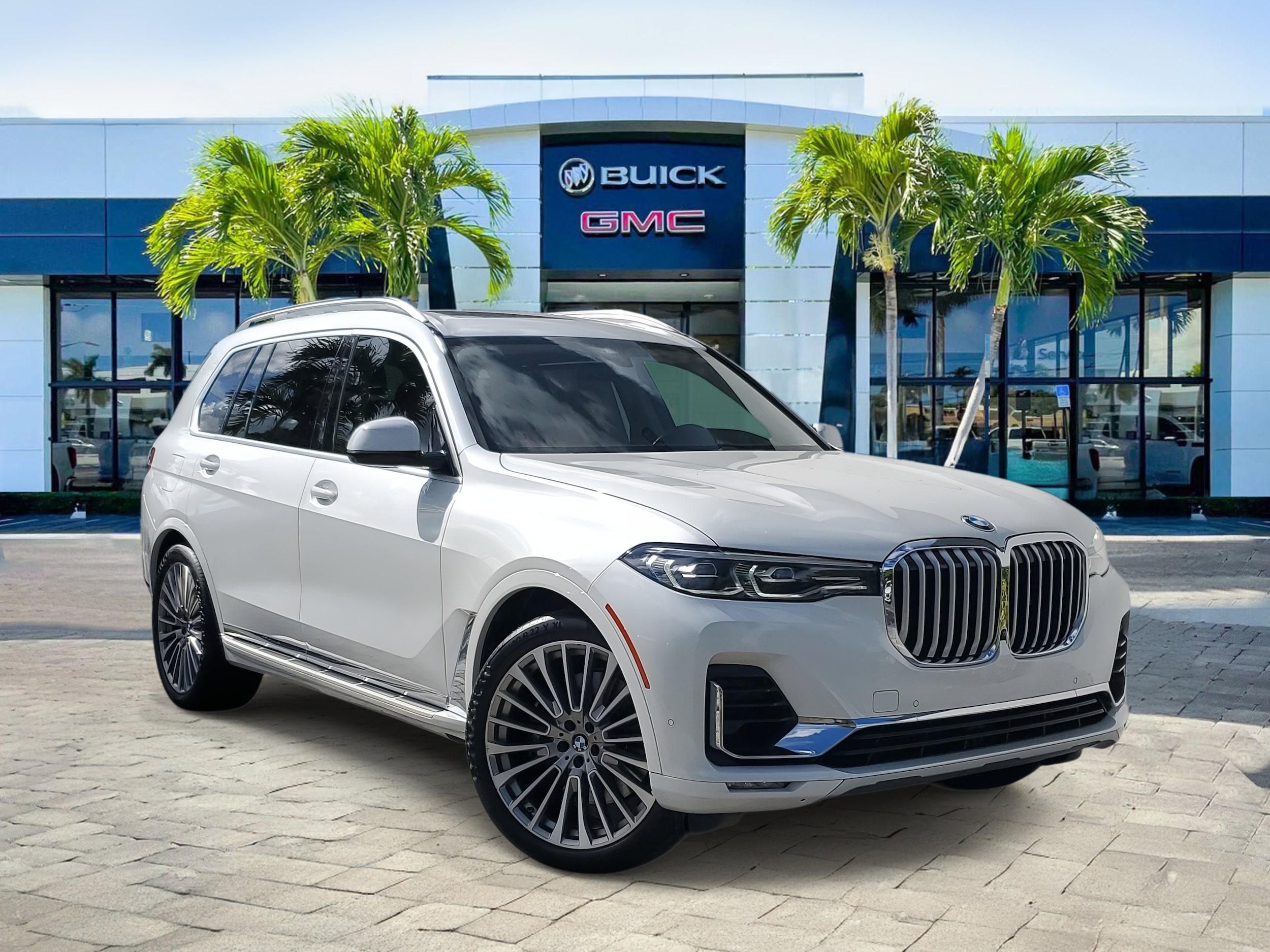 2022 BMW X7 40i's photo