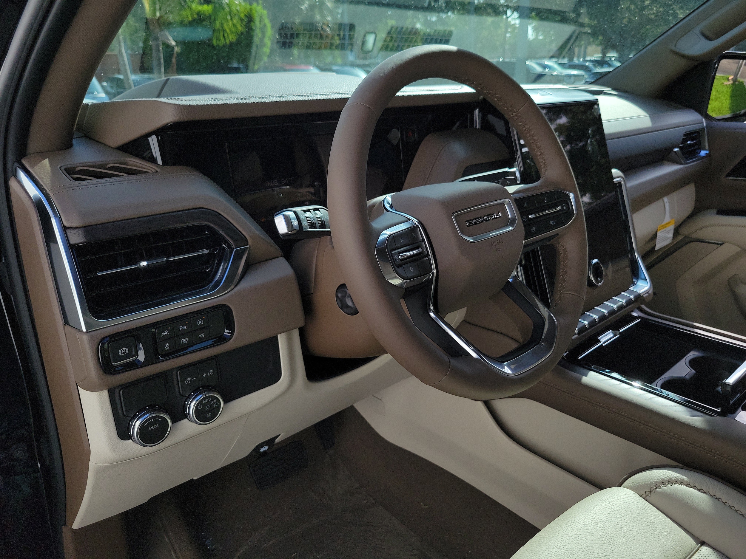 2026 GMC Yukon Denali - Photo 21