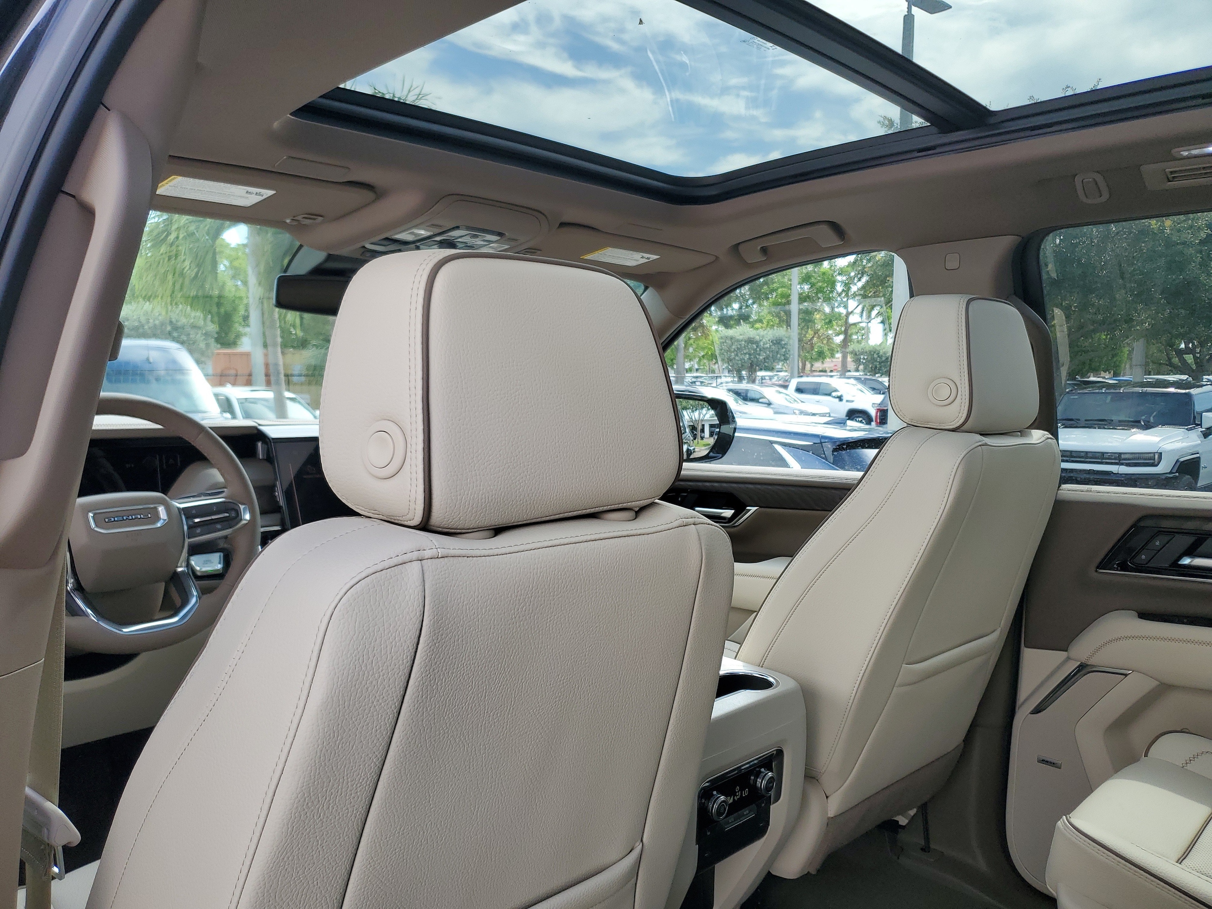 2026 GMC Yukon XL Denali - Photo 15