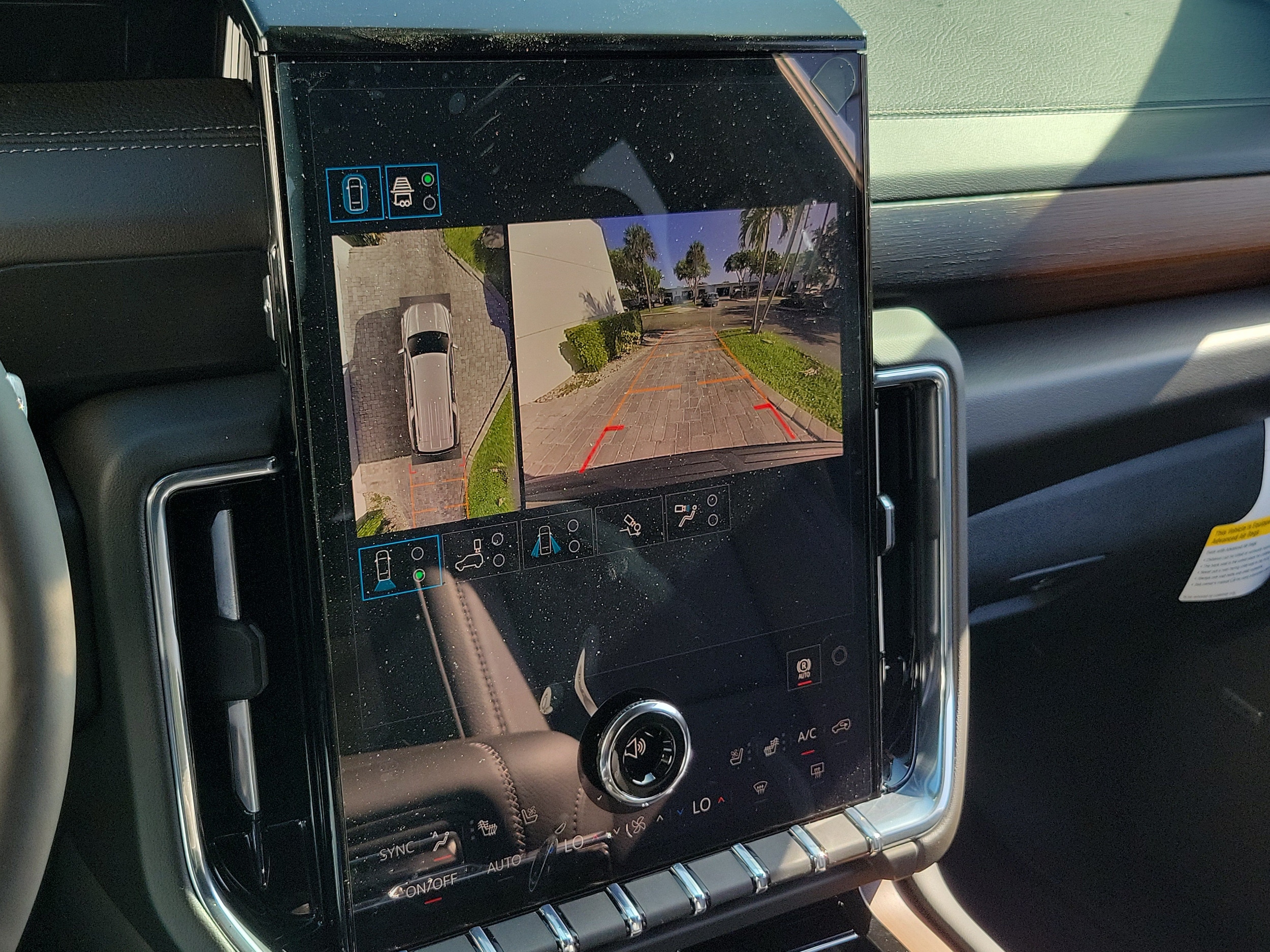 2026 GMC Yukon XL Denali - Photo 31
