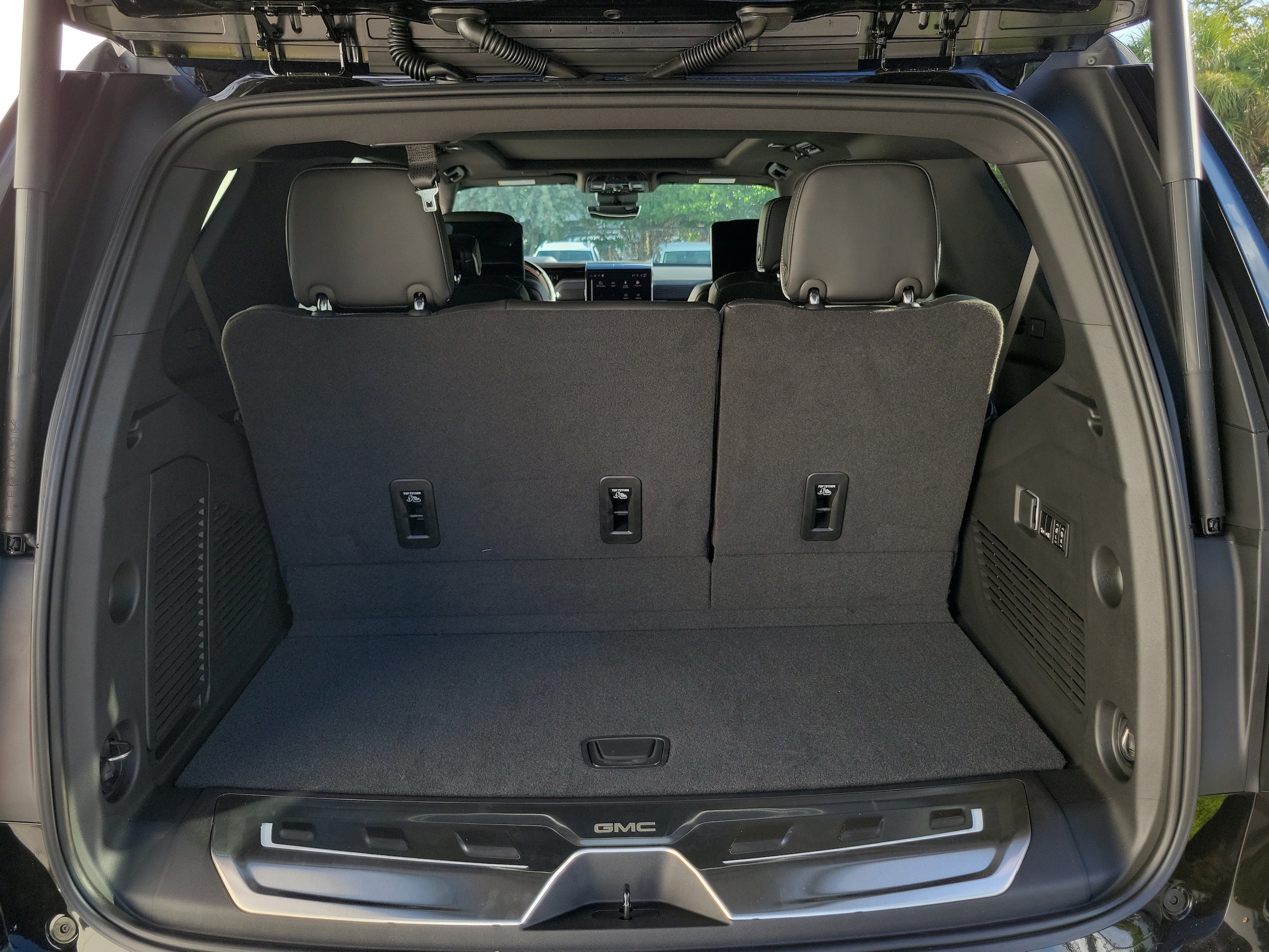 2026 GMC Yukon AT4 Ultimate - Photo 9