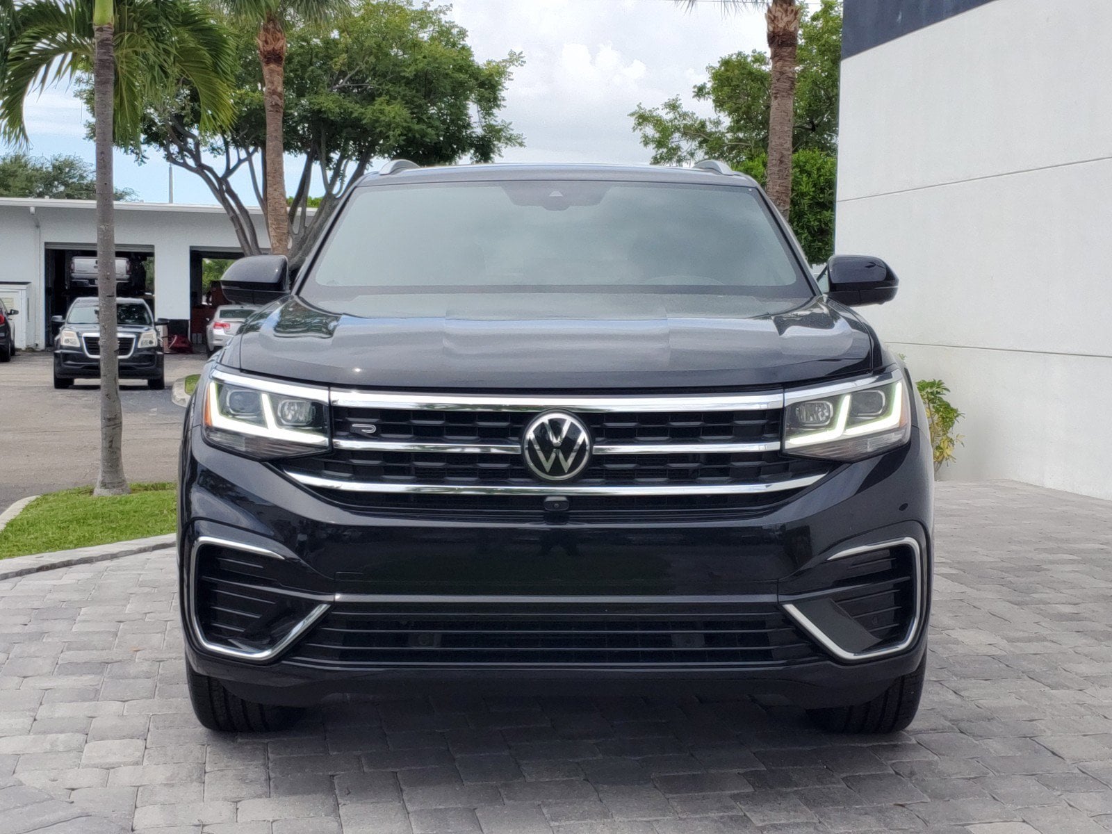 Used 2020 Volkswagen Atlas Cross Sport SEL Premium R-Line with VIN 1V2TE2CA1LC219596 for sale in Delray Beach, FL