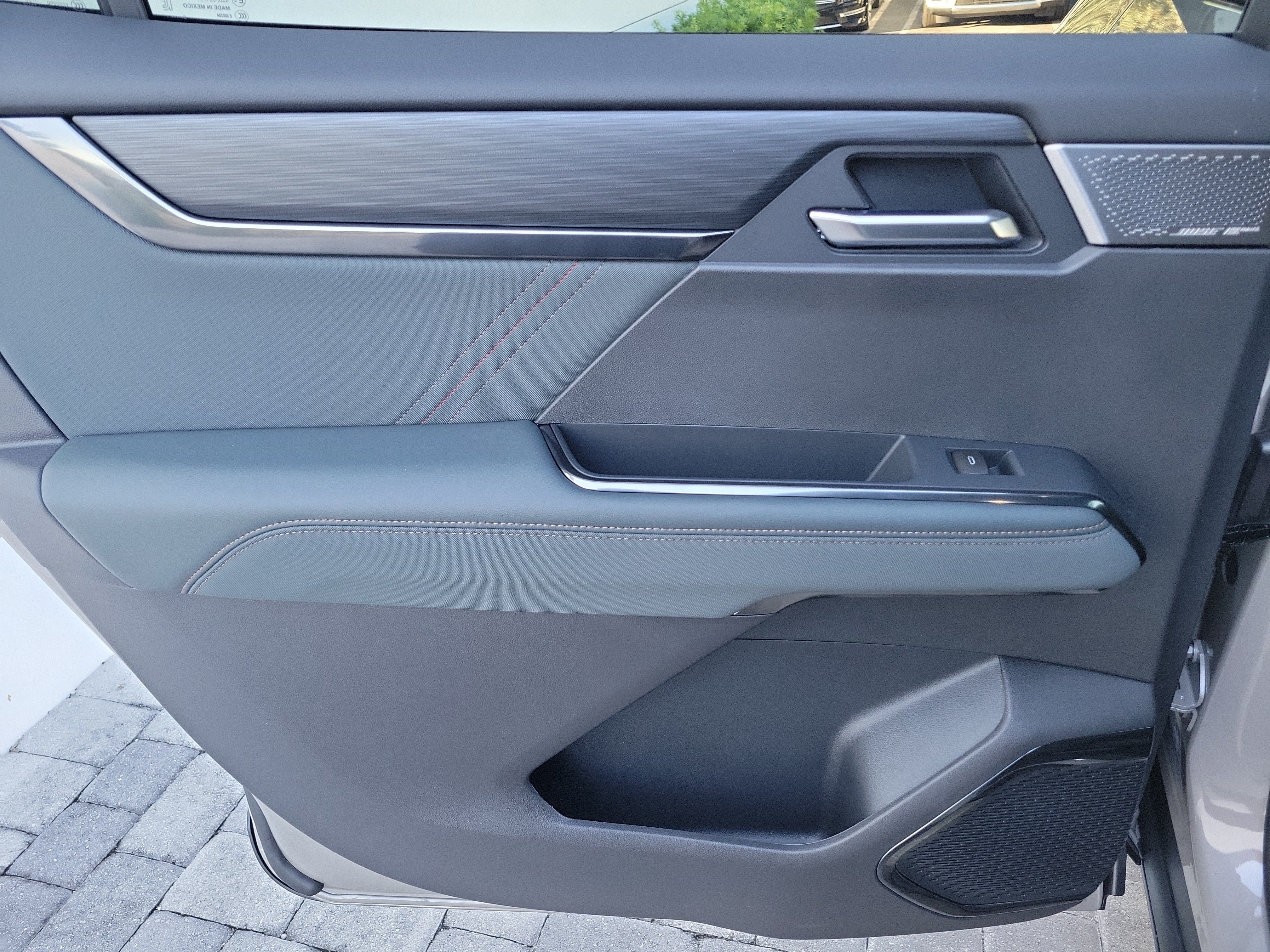2027 GMC Acadia AT4 - Photo 11