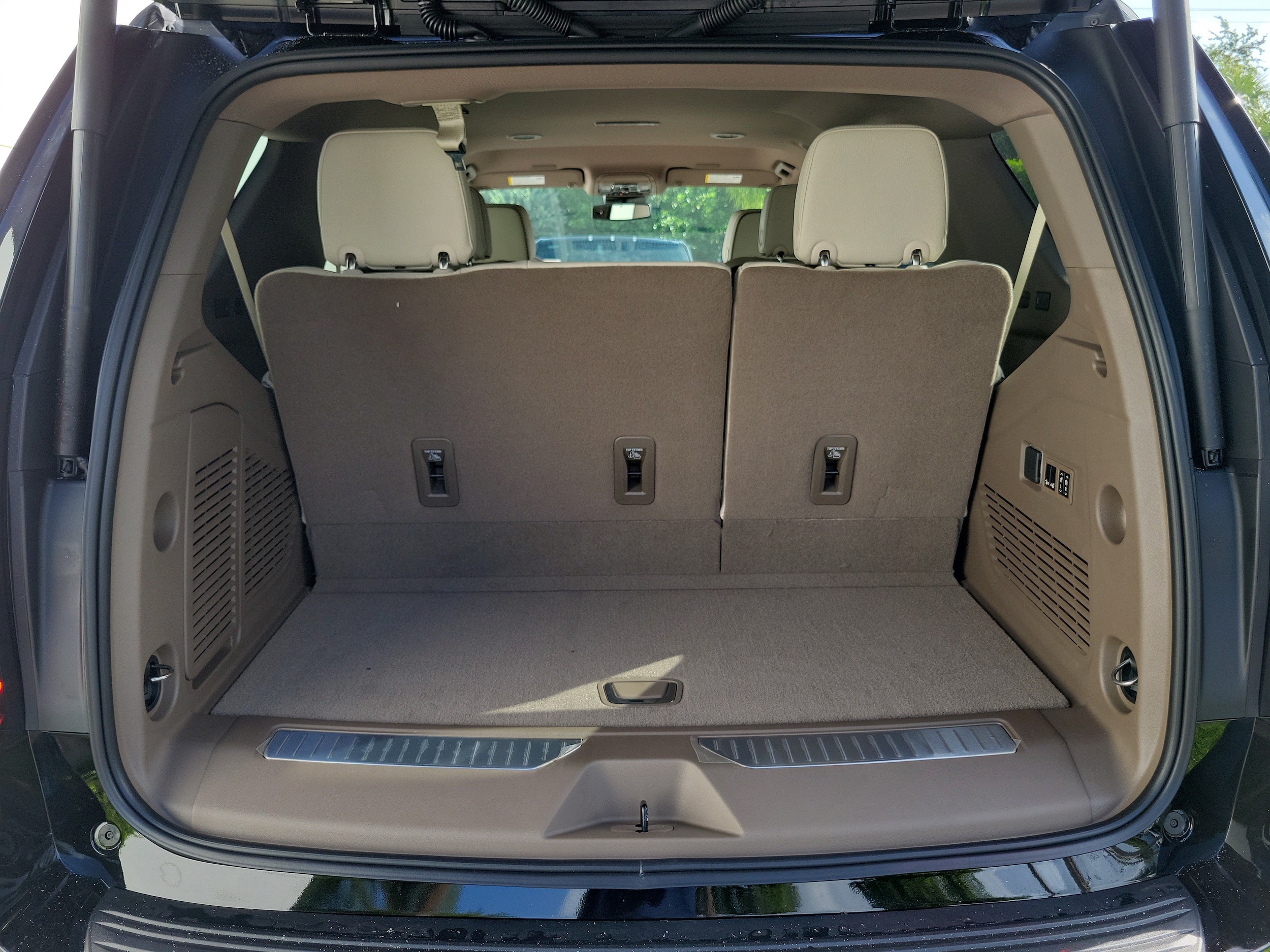 2026 GMC Yukon Denali - Photo 9