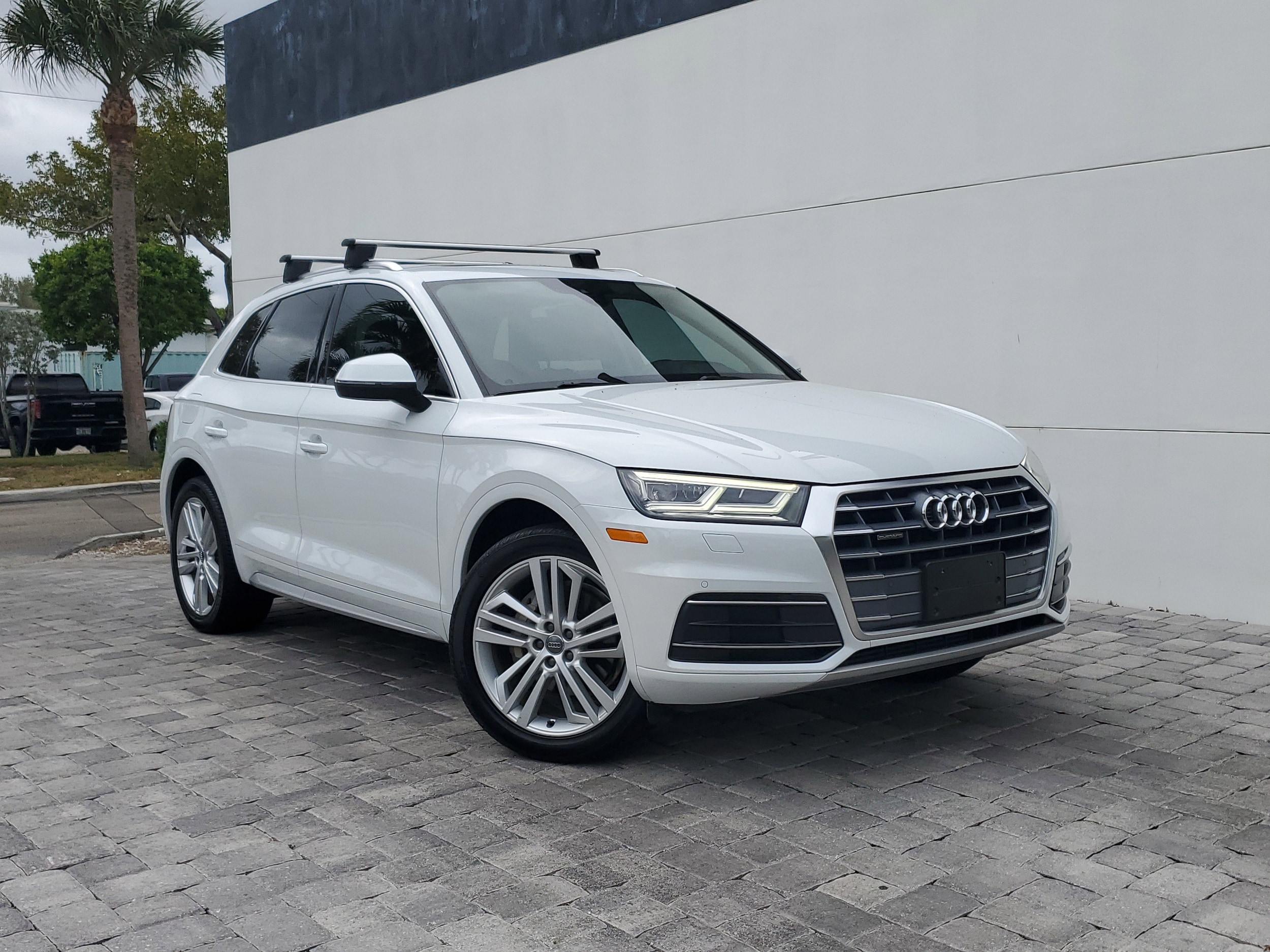 2019 Audi Q5 45 Premium Plus's photo