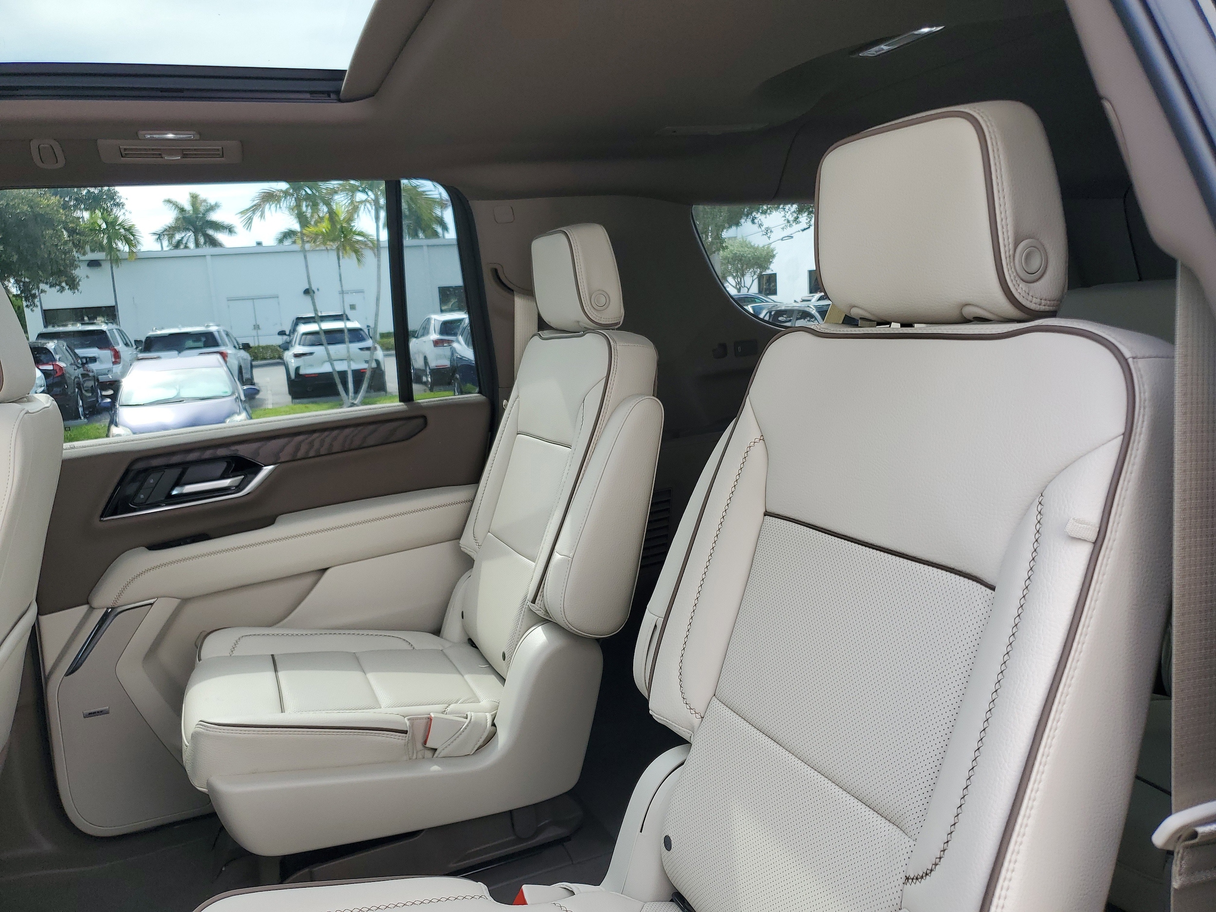 2026 GMC Yukon XL Denali - Photo 14
