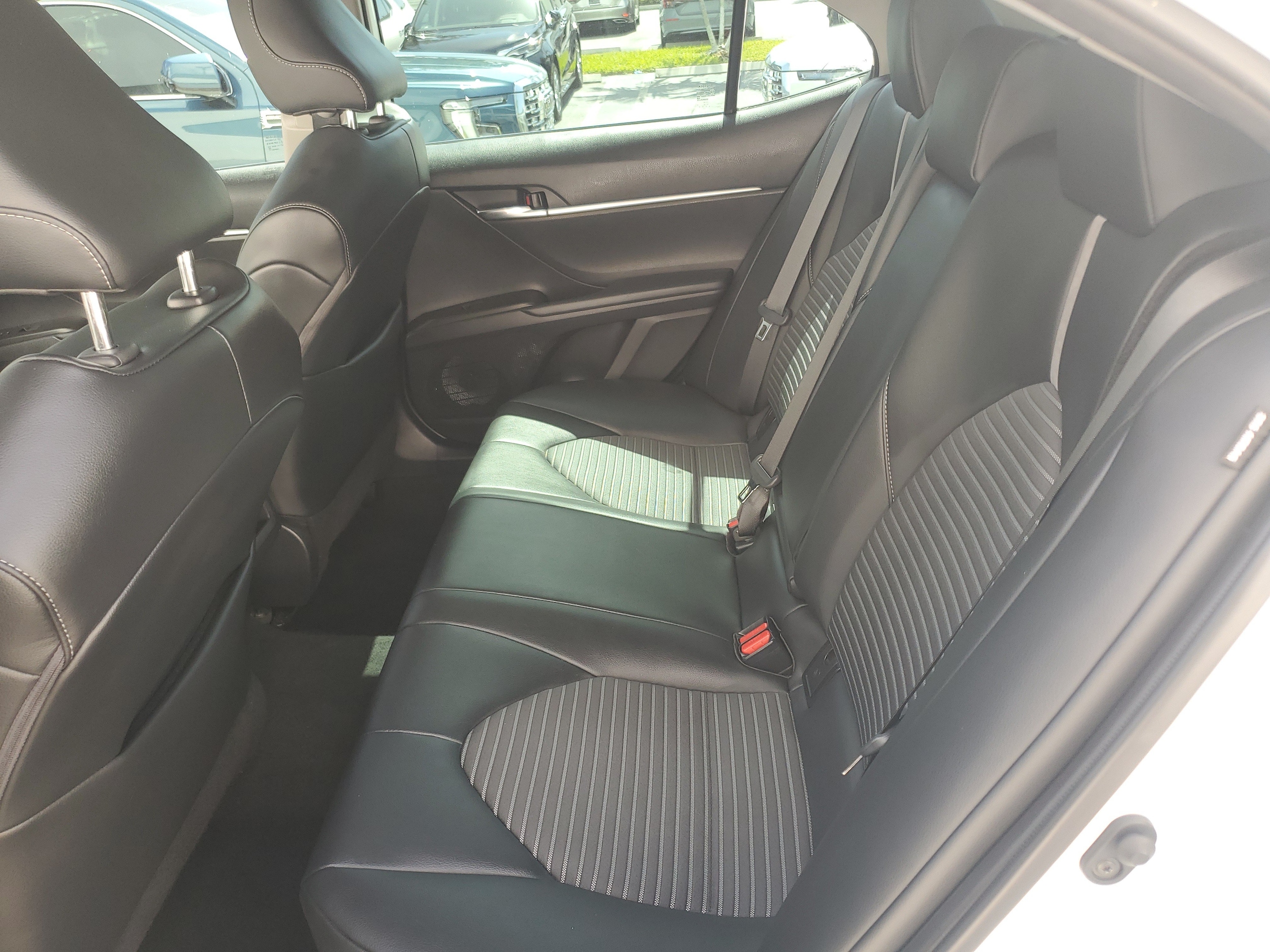 2023 Toyota Camry SE - Photo 11