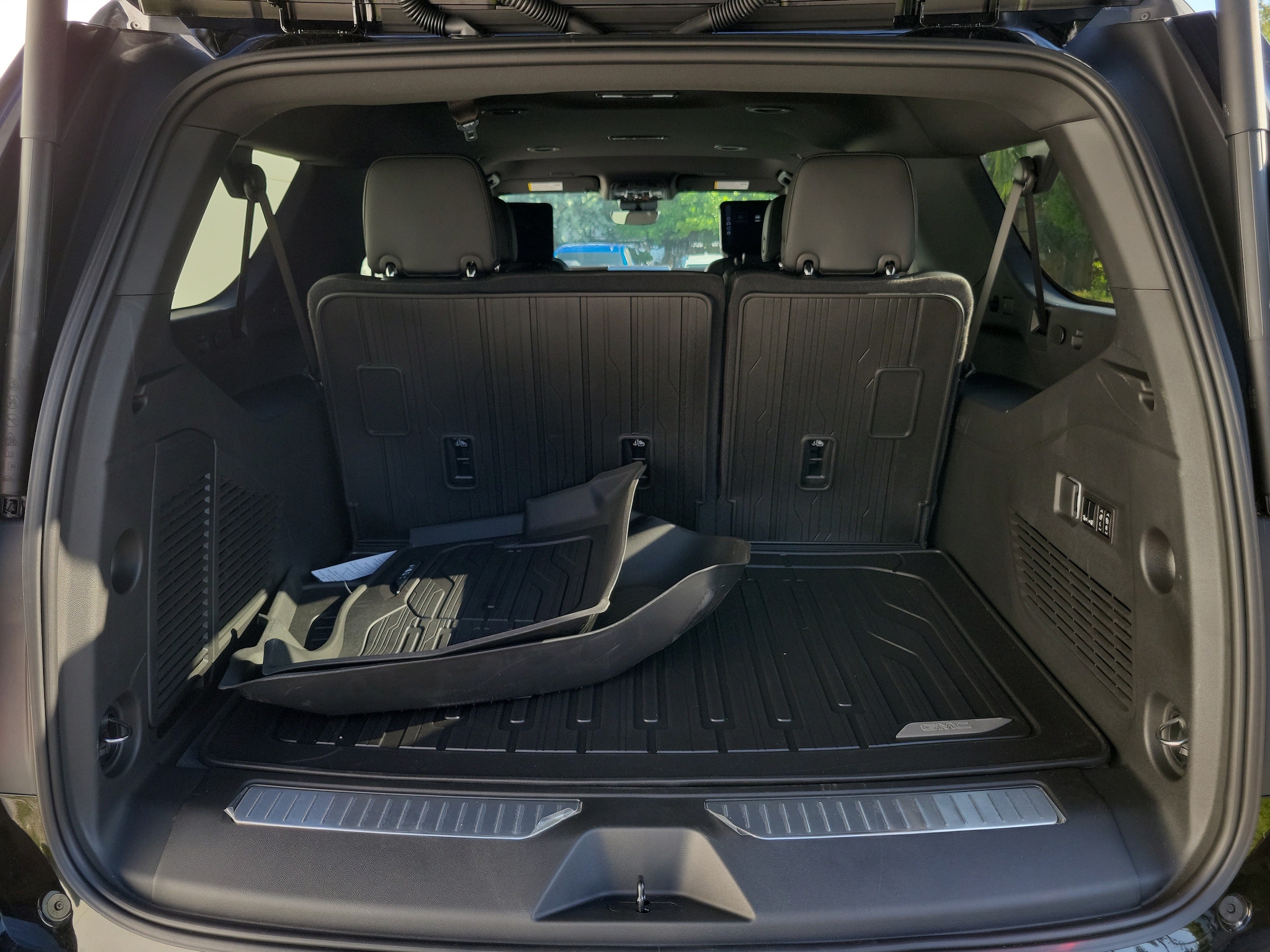 2026 GMC Yukon XL Denali - Photo 9