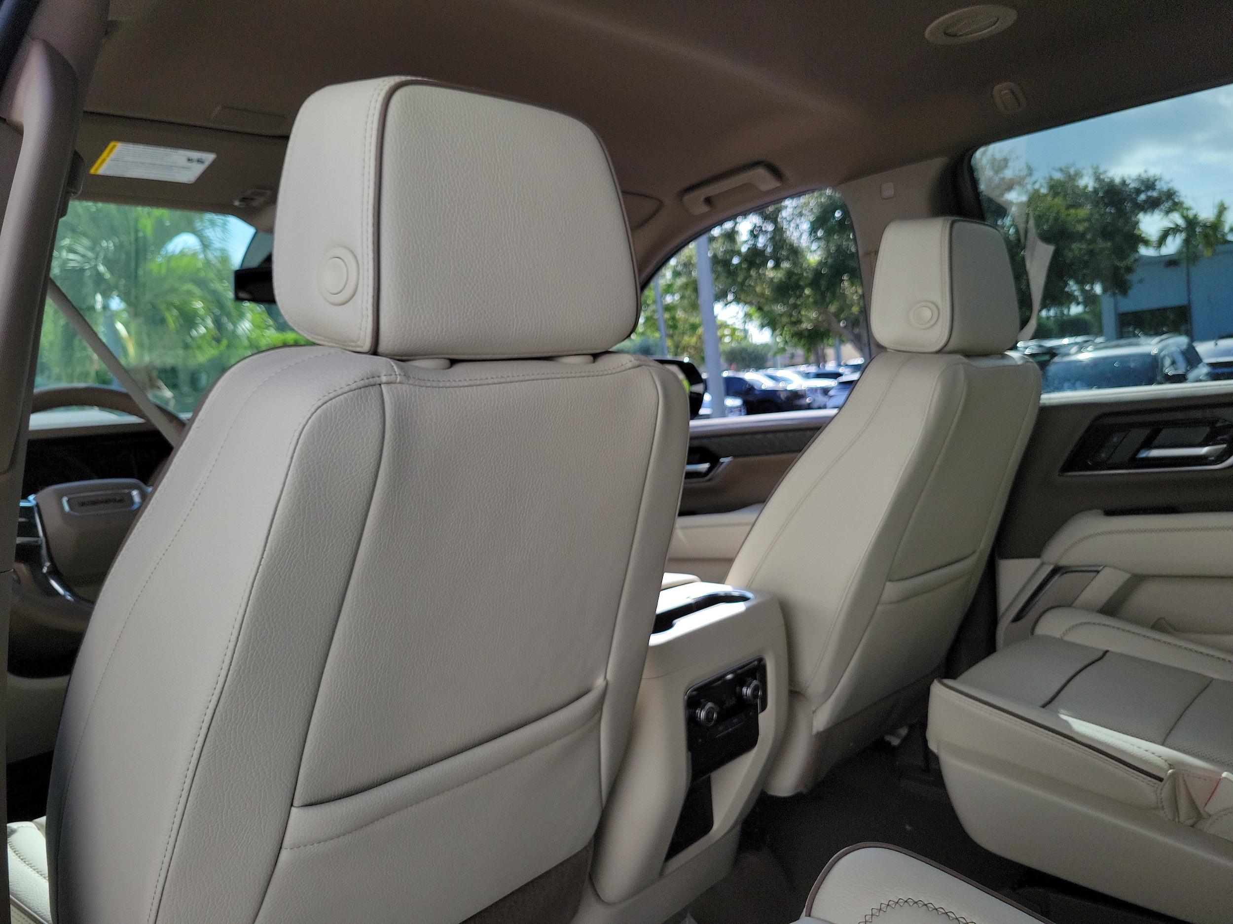 2026 GMC Yukon Denali - Photo 15