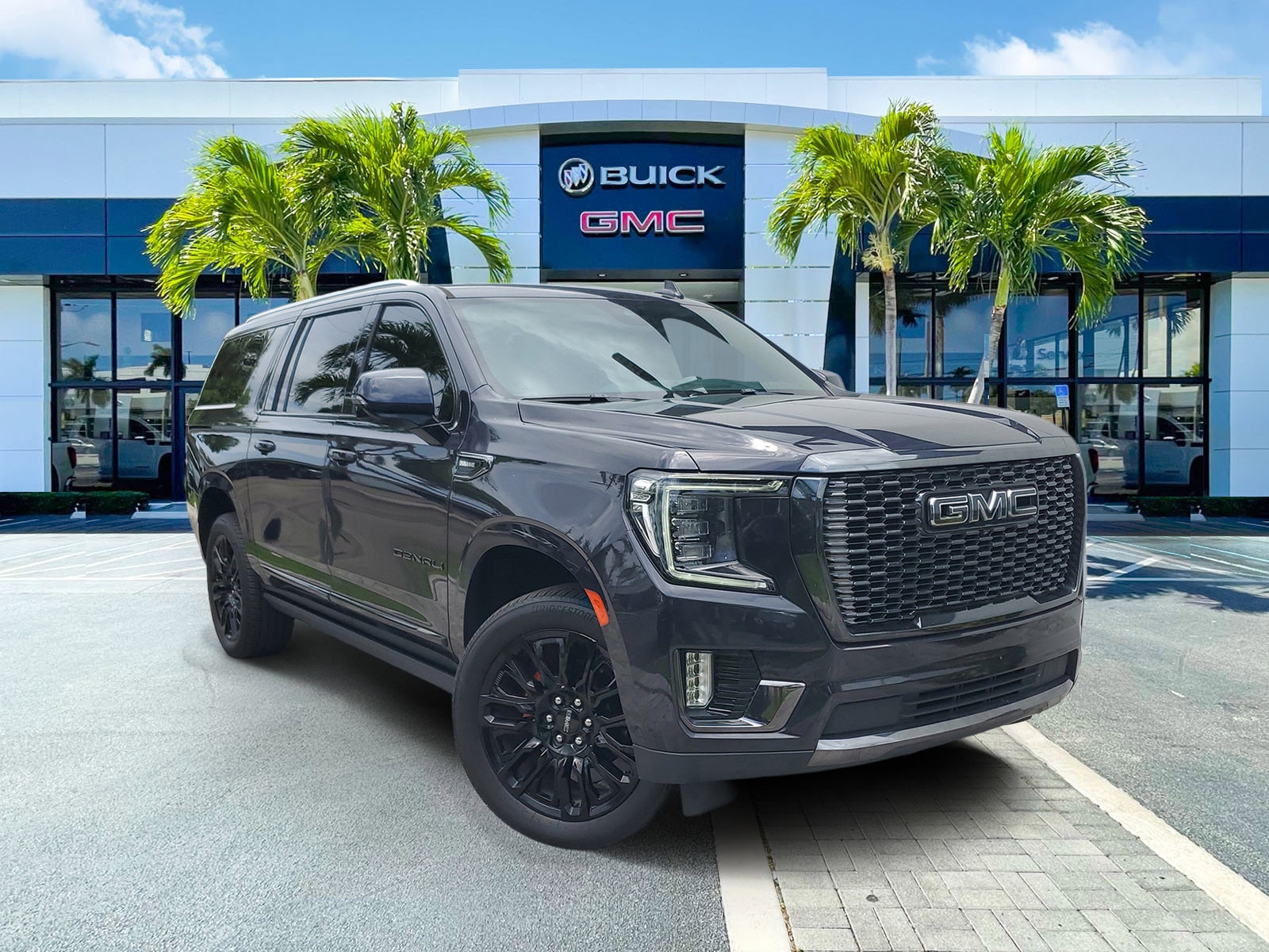 2023 GMC Yukon Denali Ultimate AWD's photo