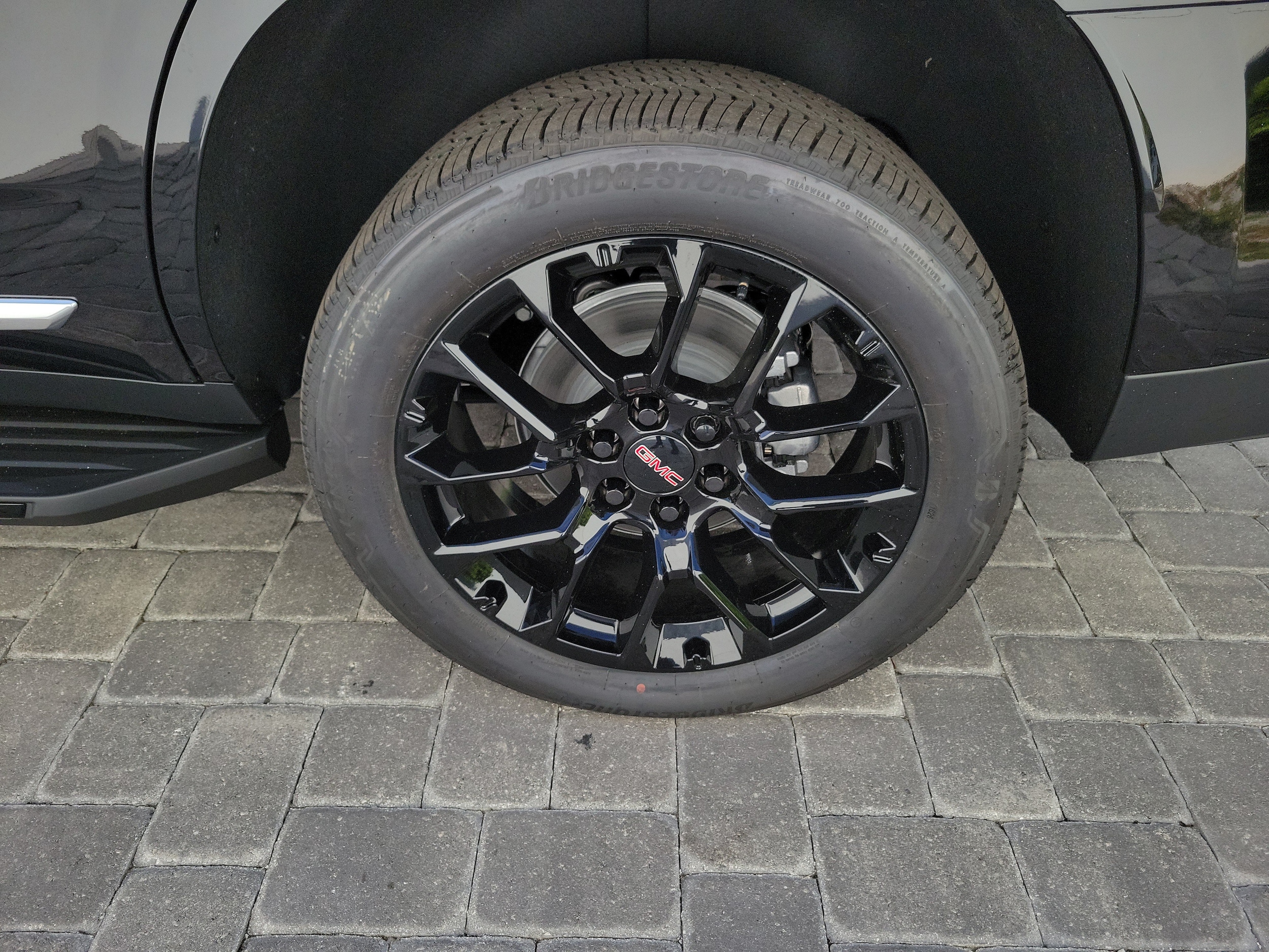 2026 GMC Yukon Denali - Photo 11