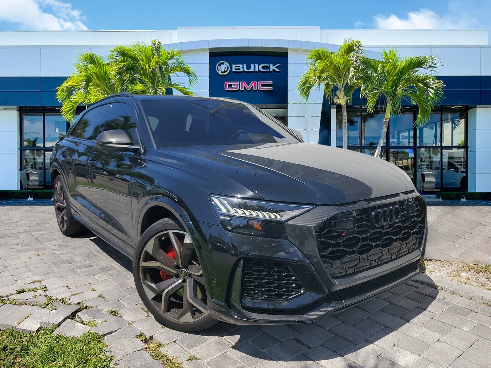 2023 Audi RS Q8 -'s photo