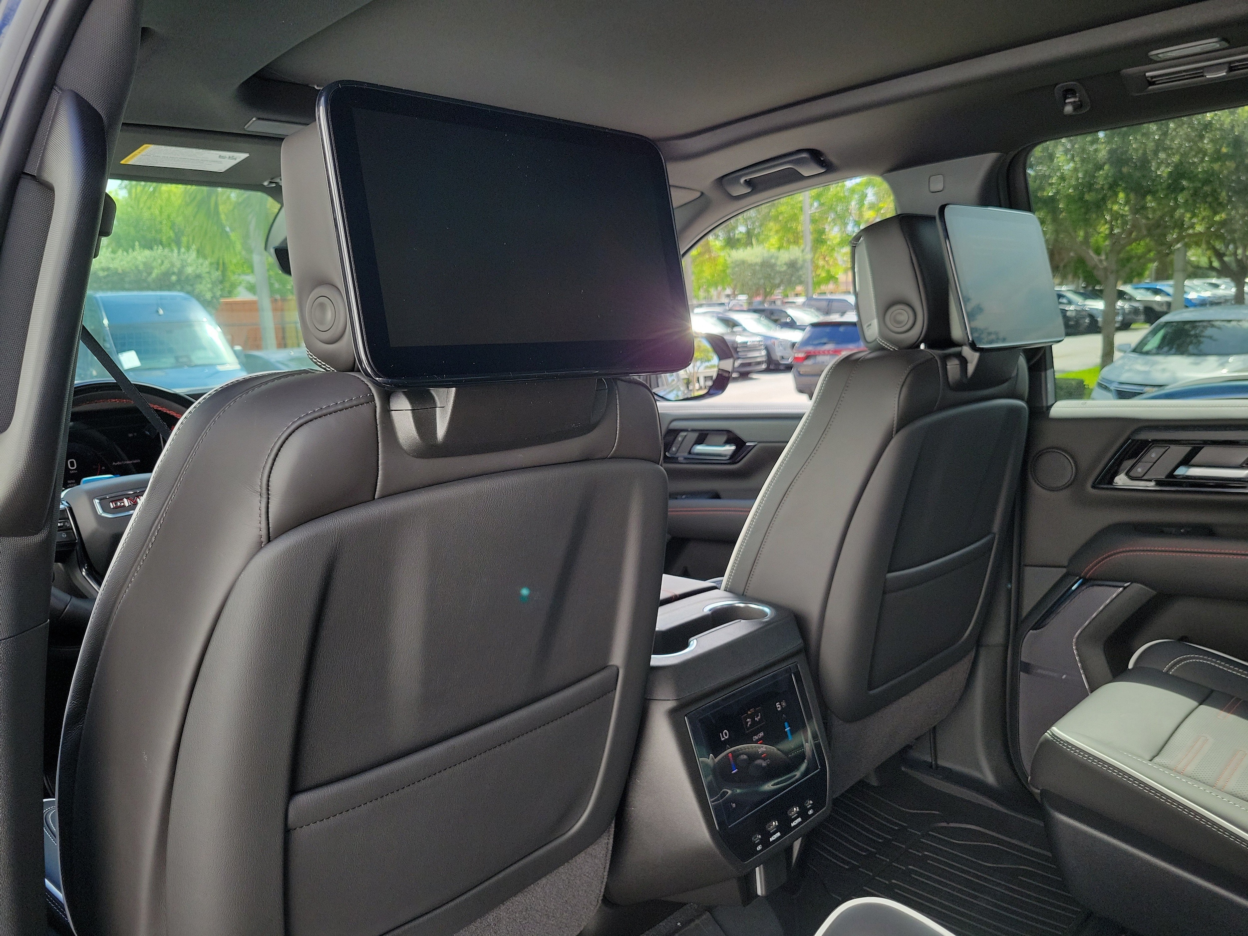 2026 GMC Yukon XL AT4 Ultimate - Photo 15