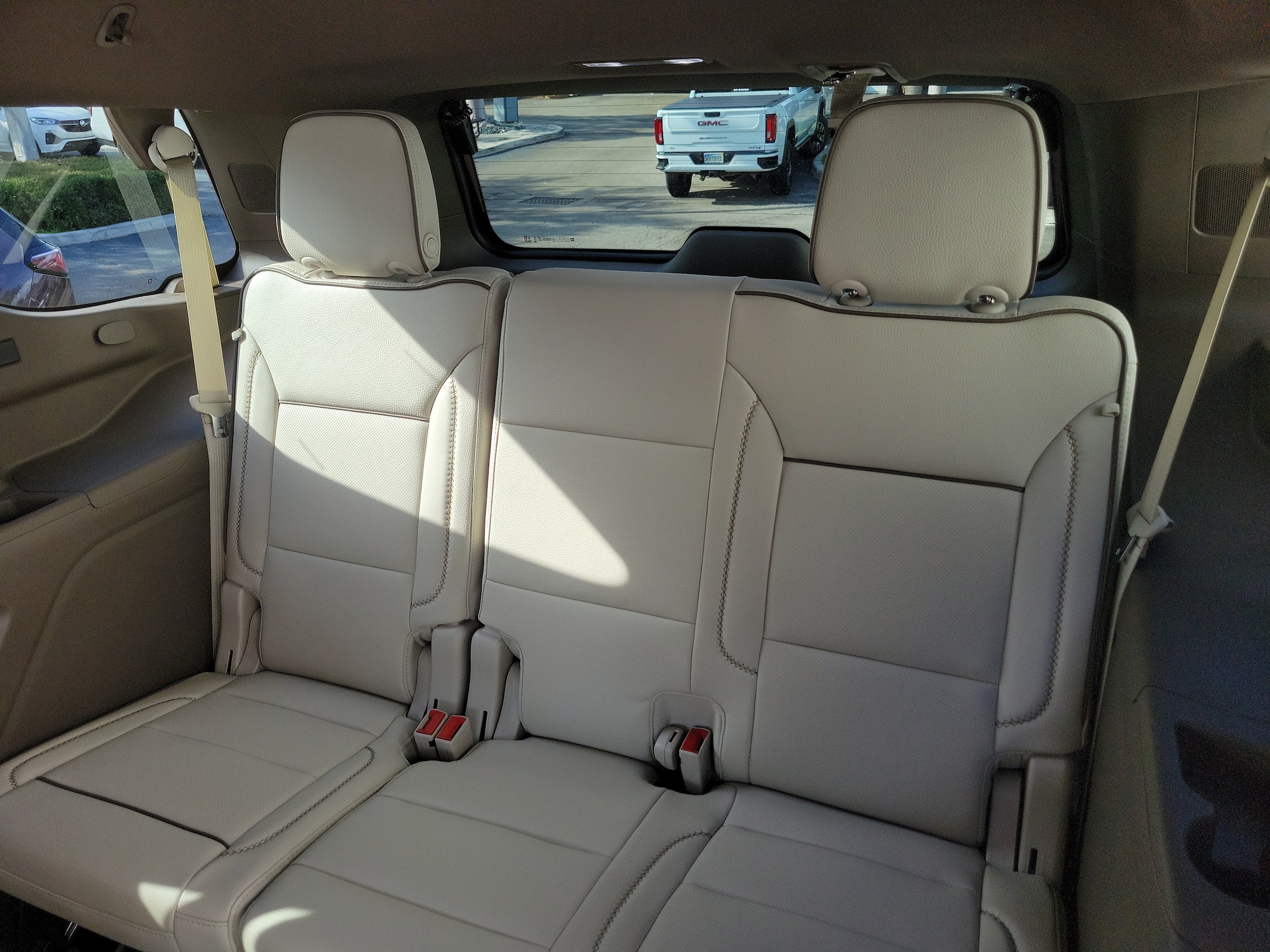2026 GMC Yukon Denali - Photo 13