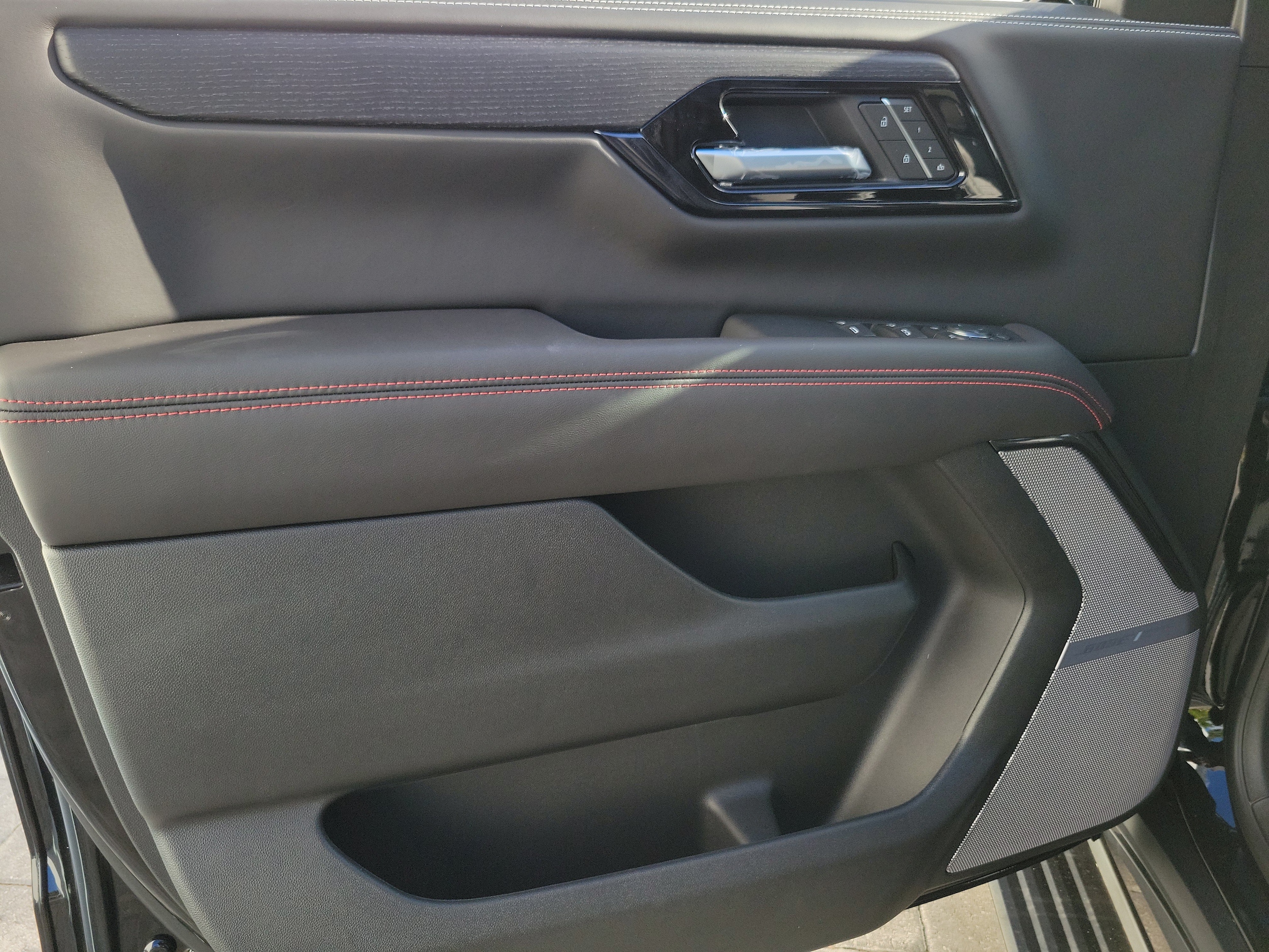 2026 GMC Yukon AT4 Ultimate - Photo 19