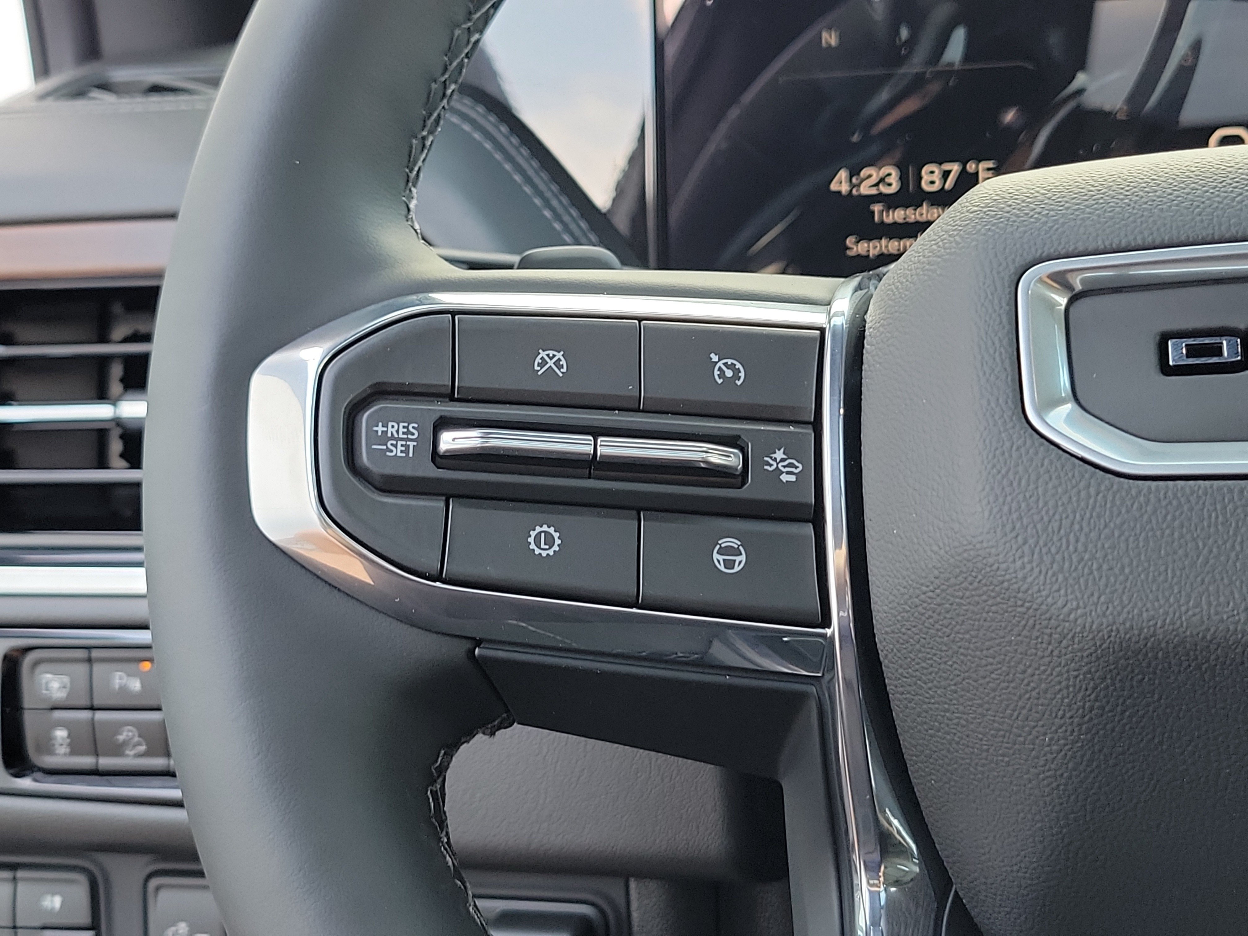 2026 GMC Yukon XL Denali - Photo 26