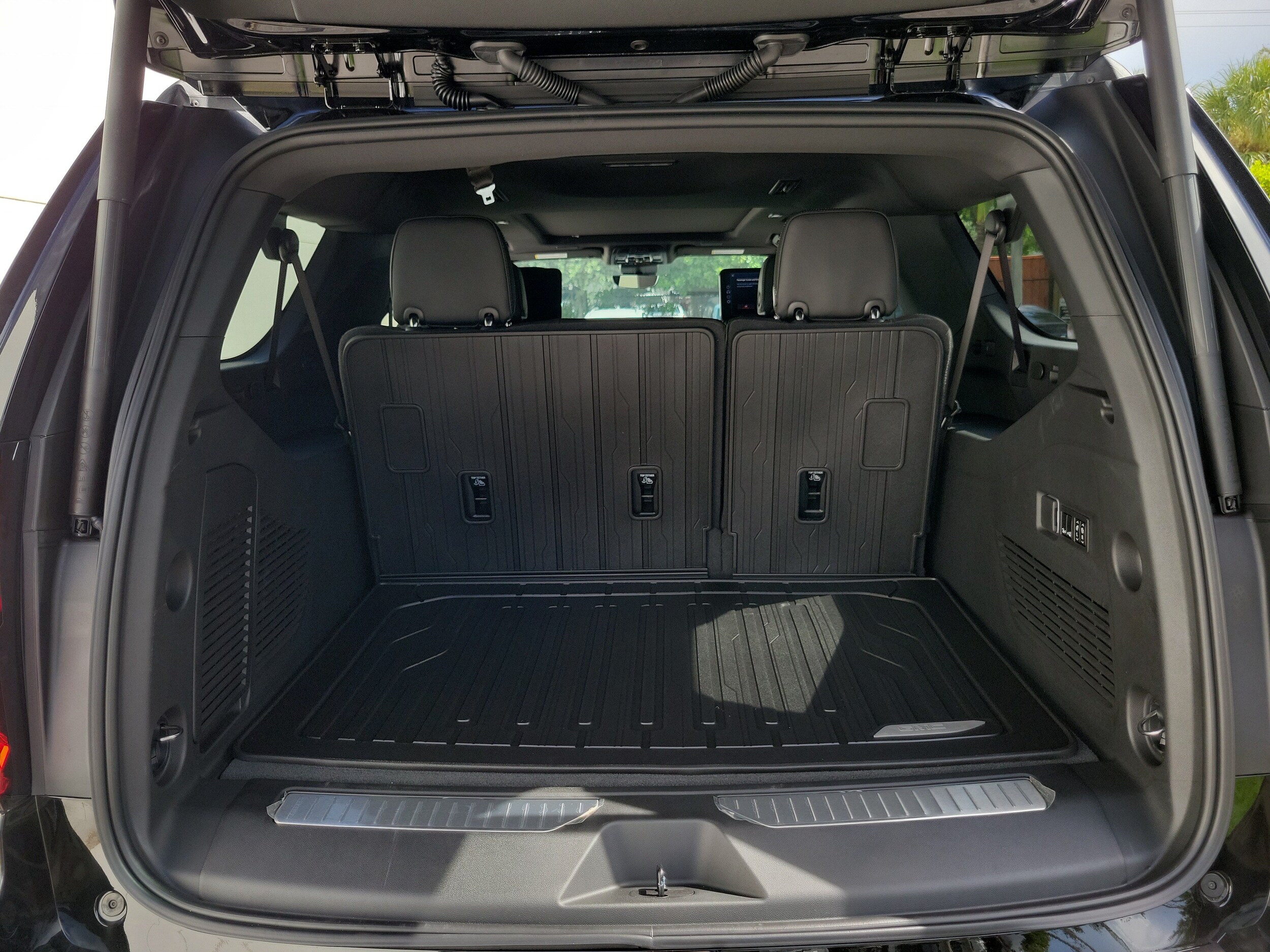 2026 GMC Yukon XL AT4 Ultimate - Photo 9