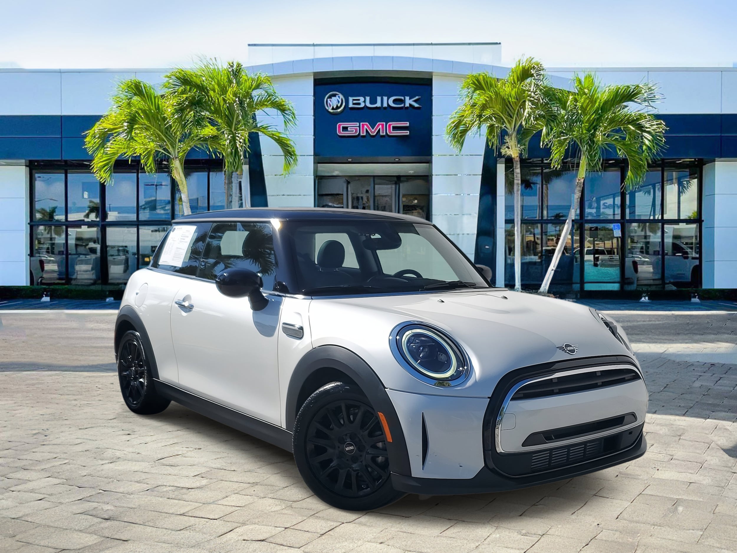 2023 MINI Hardtop 2 Door Base's photo