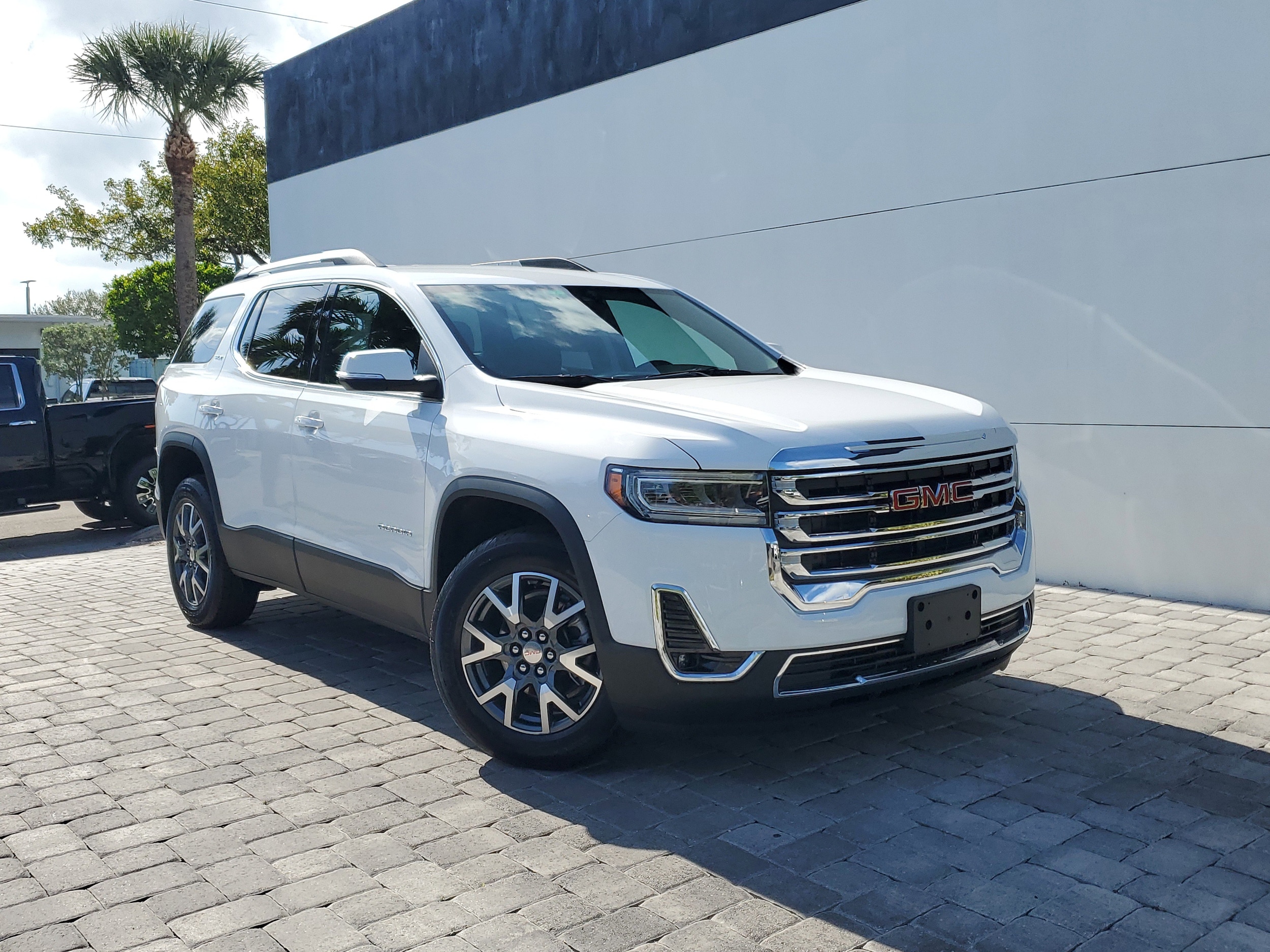 2023 GMC Acadia SLT's photo