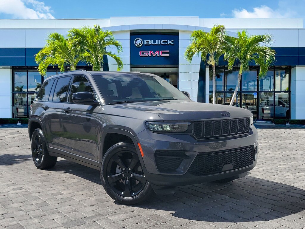 Used 2022 Jeep Grand Cherokee Altitude 4x4 SUV
