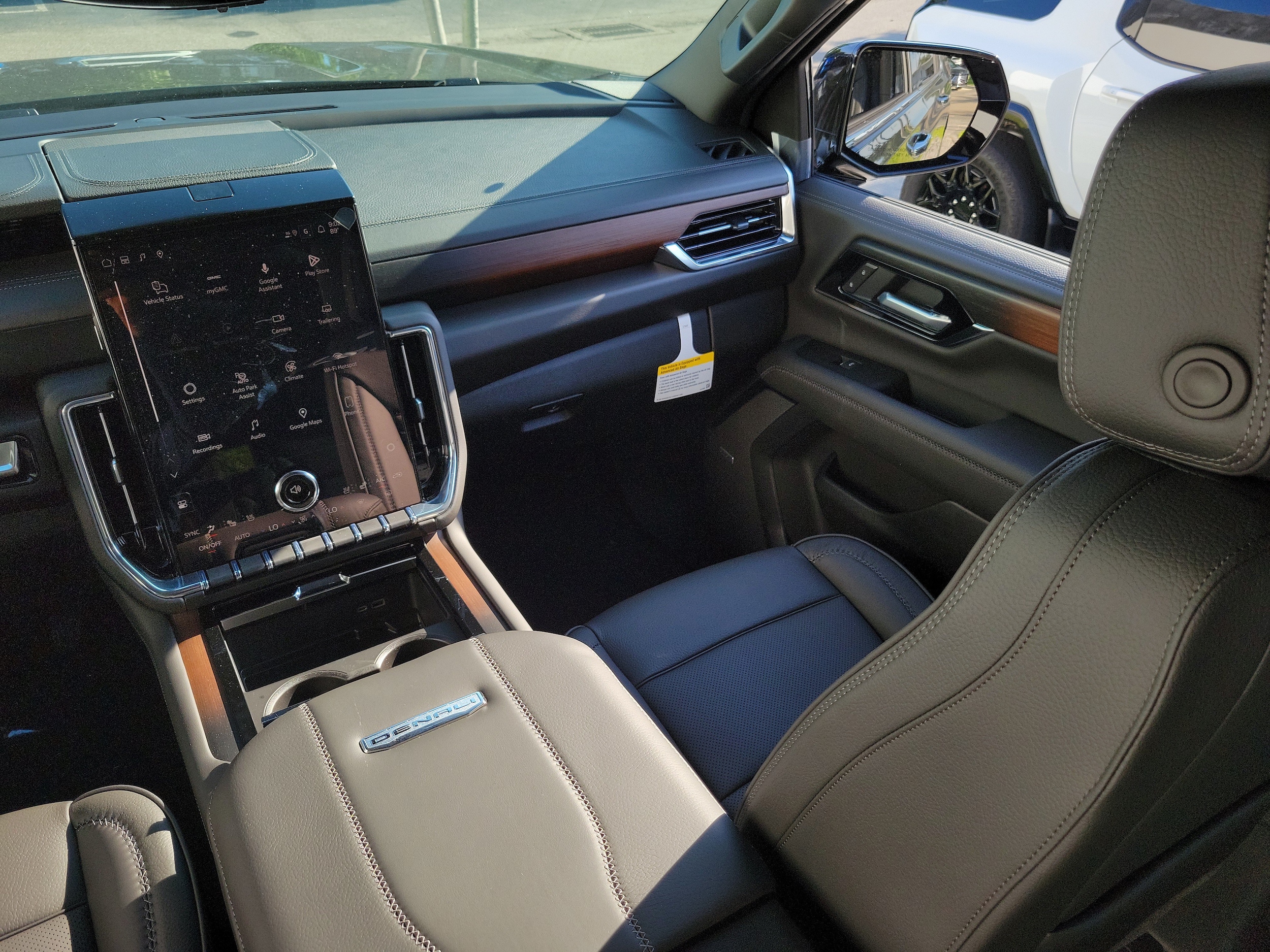 2026 GMC Yukon XL Denali - Photo 18