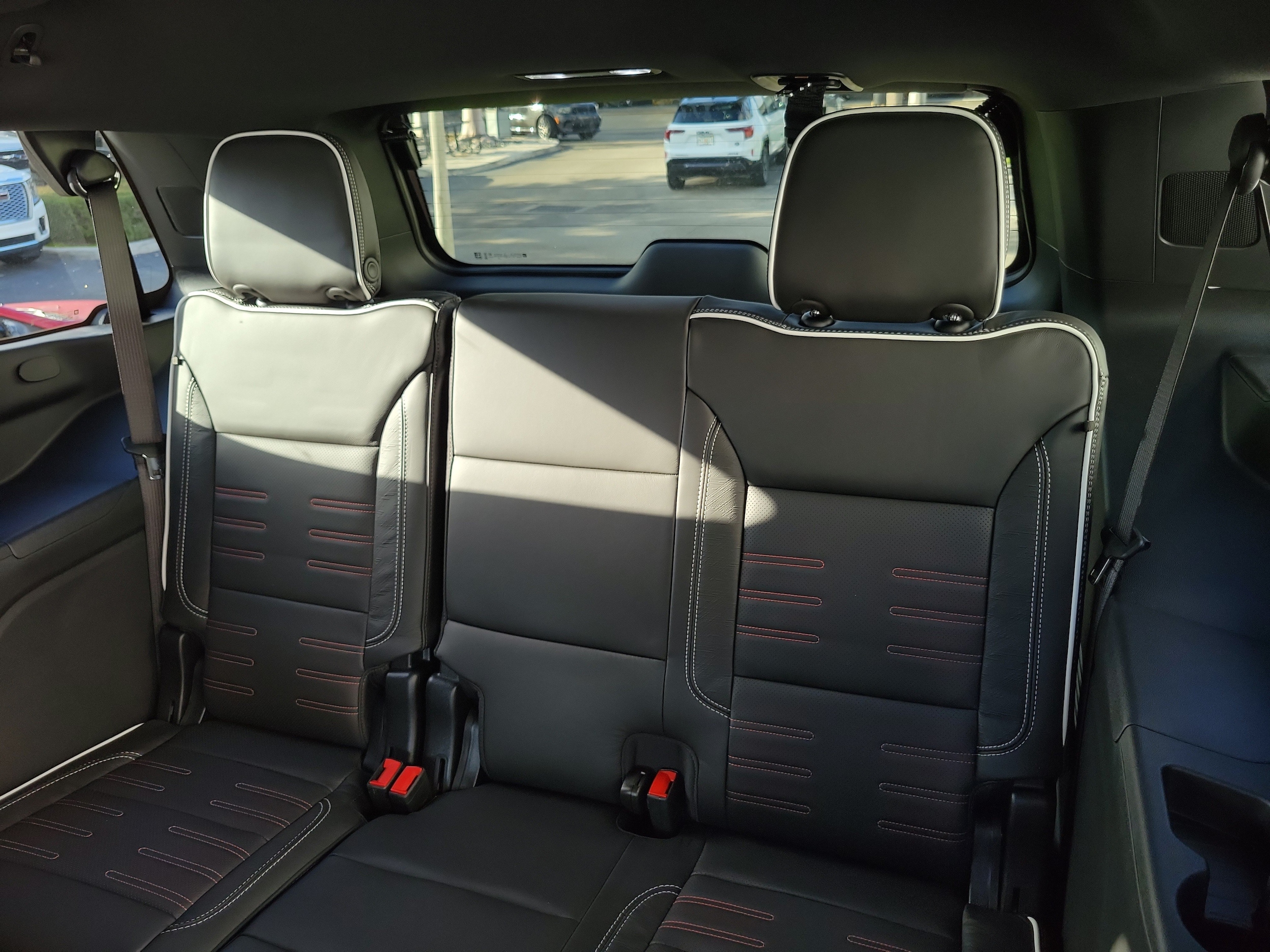 2026 GMC Yukon AT4 Ultimate - Photo 13