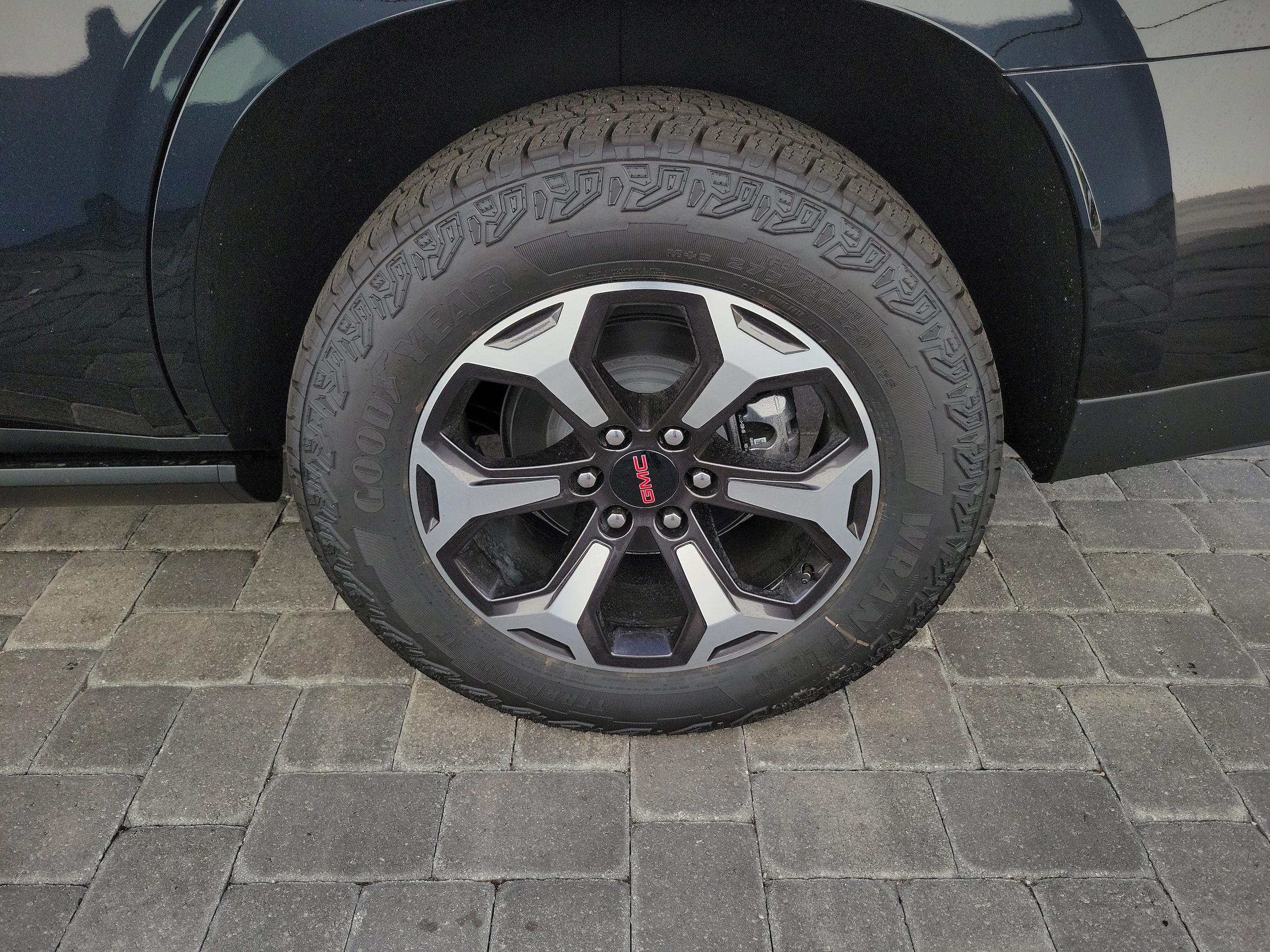 2026 GMC Yukon AT4 Ultimate - Photo 11