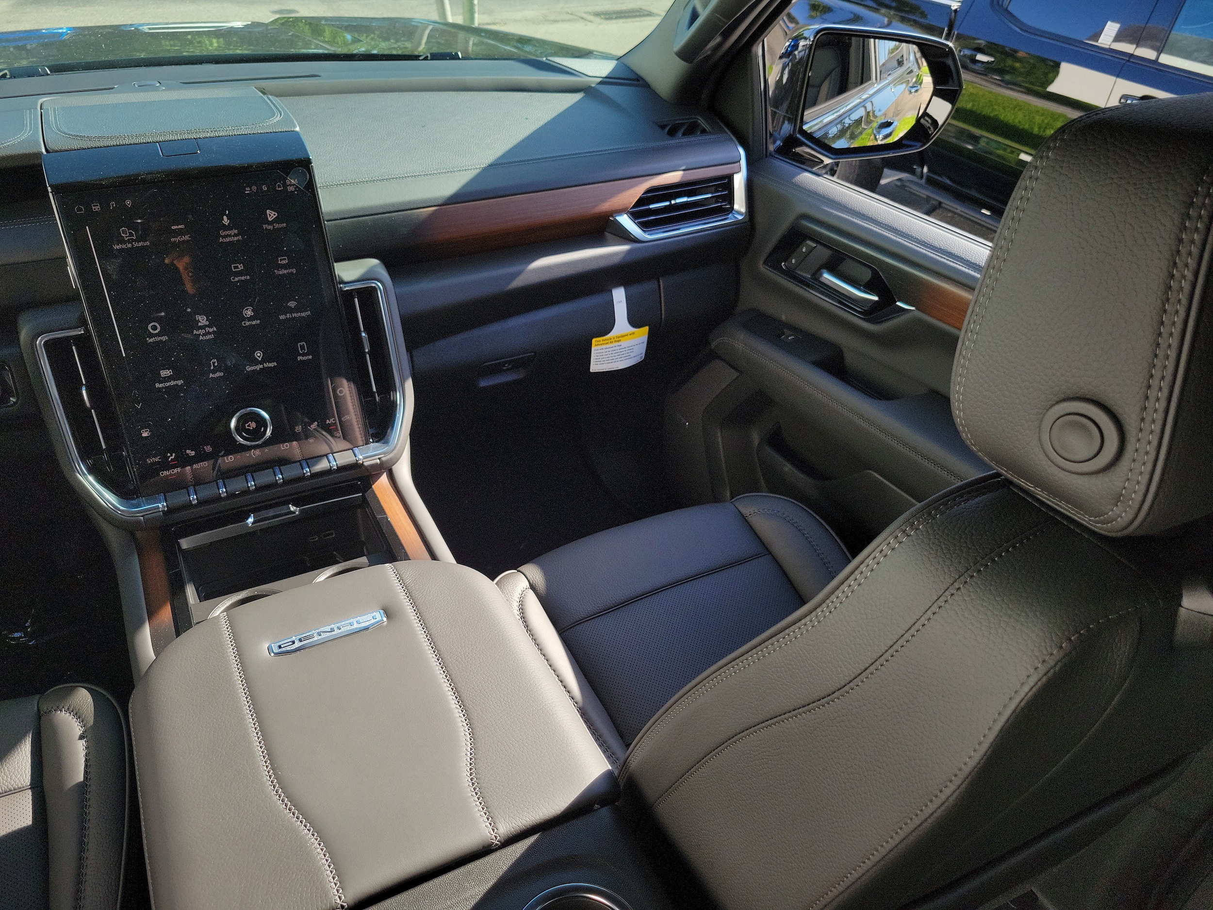 2026 GMC Yukon XL Denali - Photo 18