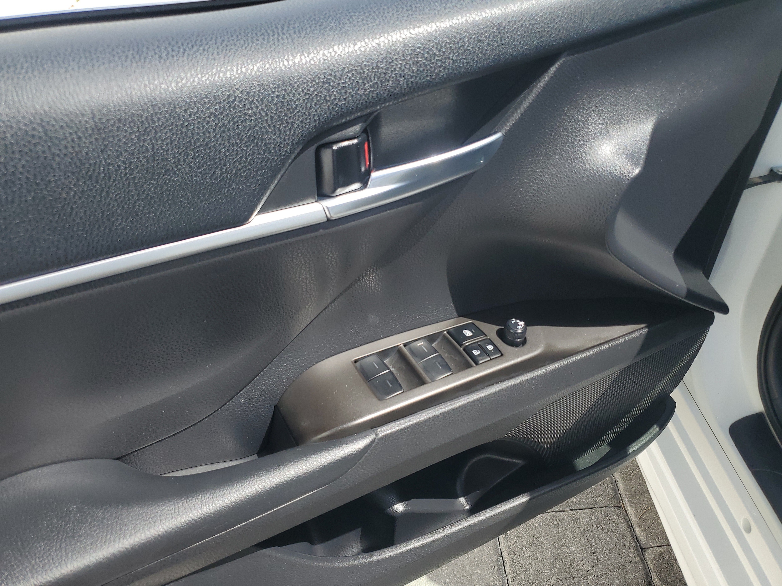 2023 Toyota Camry SE - Photo 17