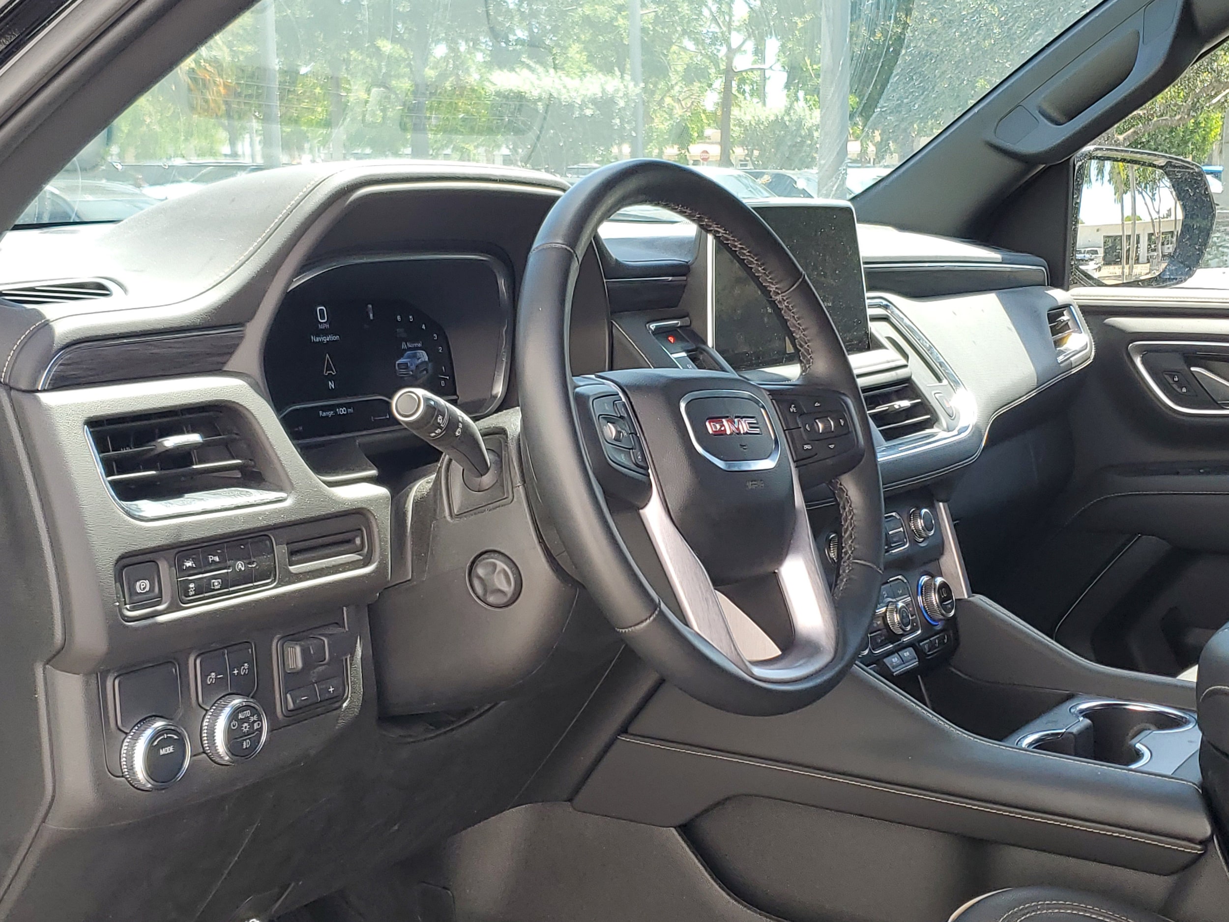 2024 GMC Yukon SLT - Photo 10