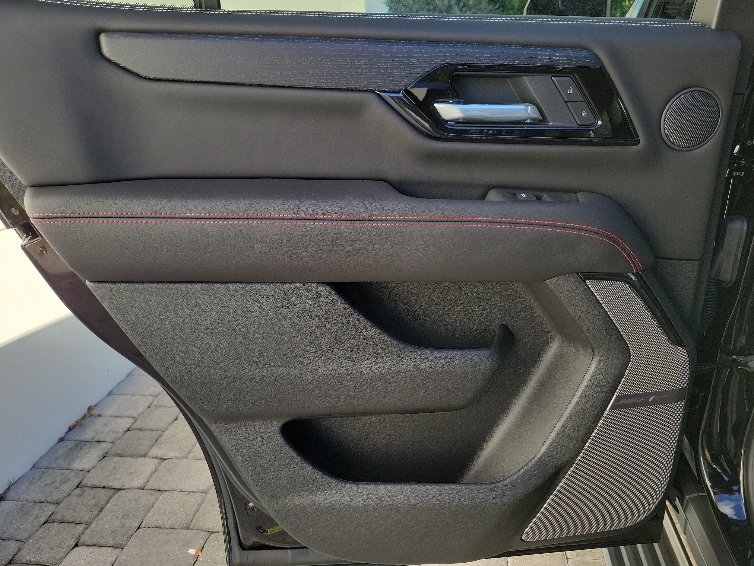 2026 GMC Yukon AT4 Ultimate - Photo 12