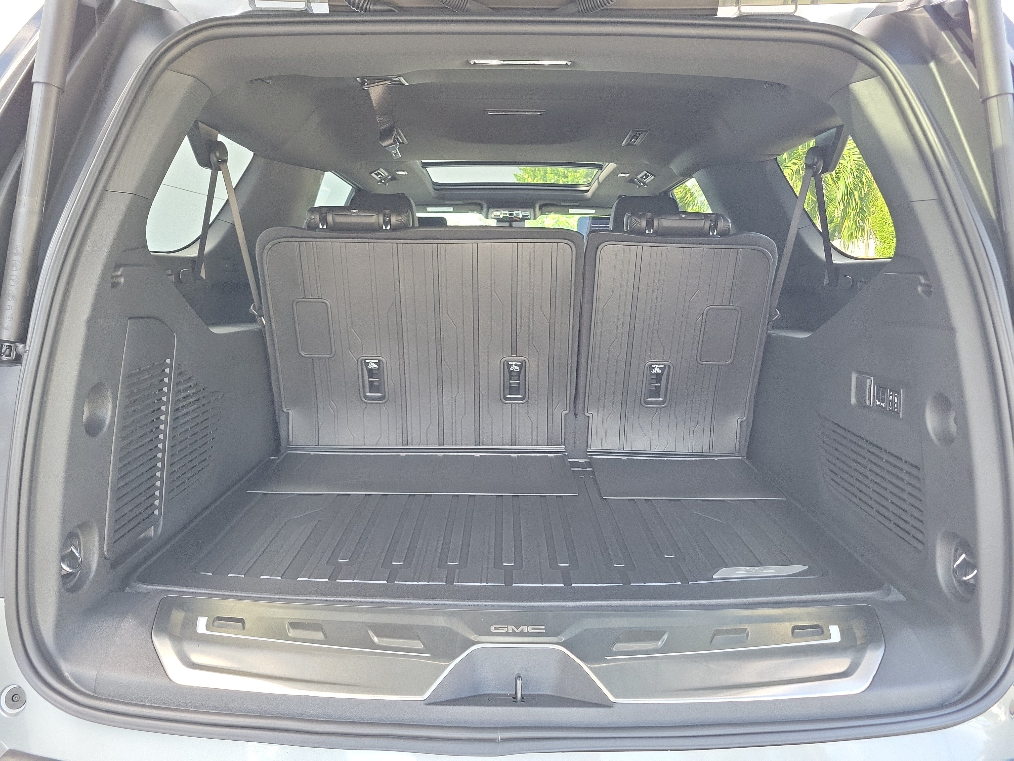 2026 GMC Yukon XL Denali - Photo 9