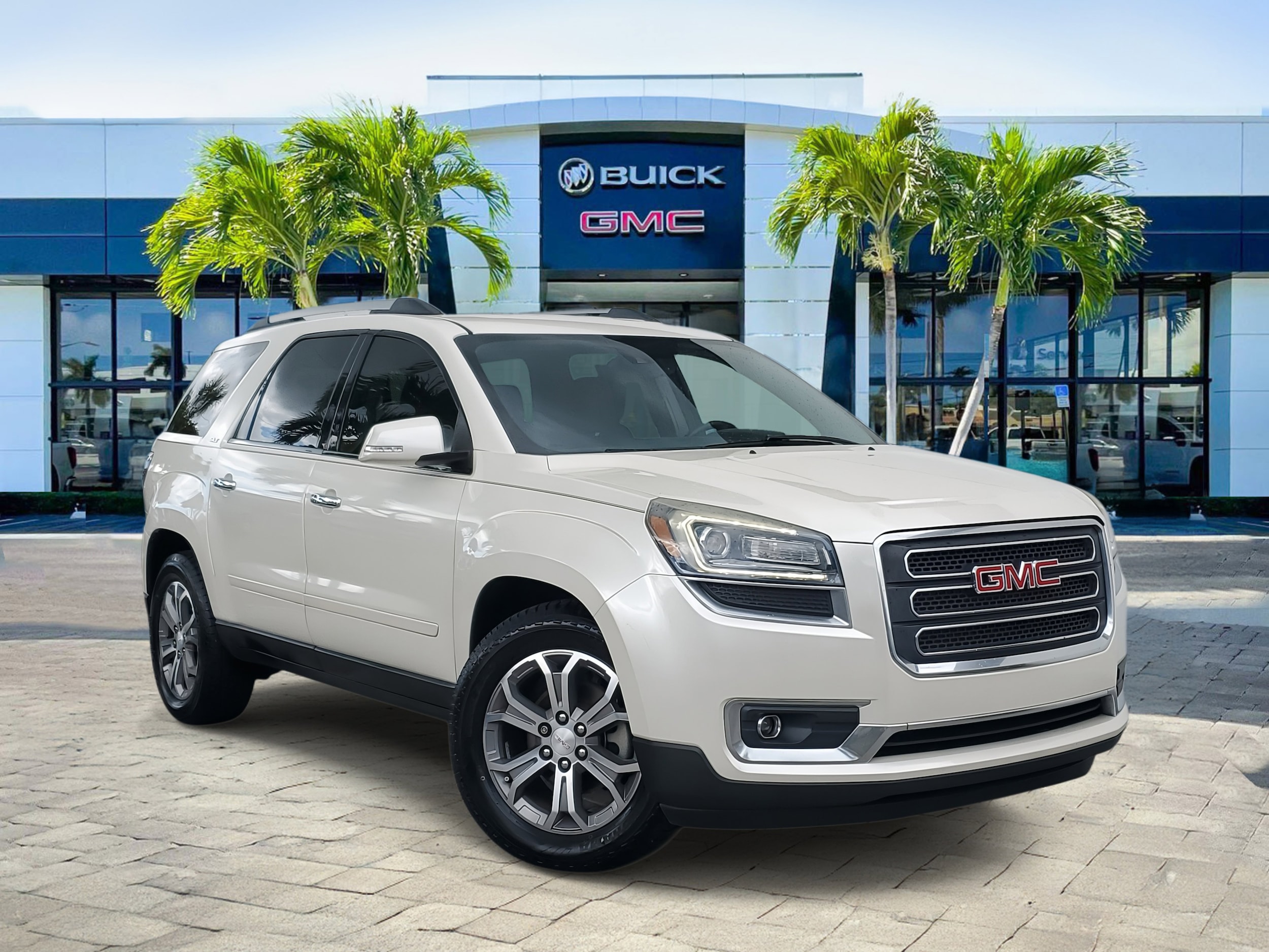 2015 GMC Acadia SLT2's photo