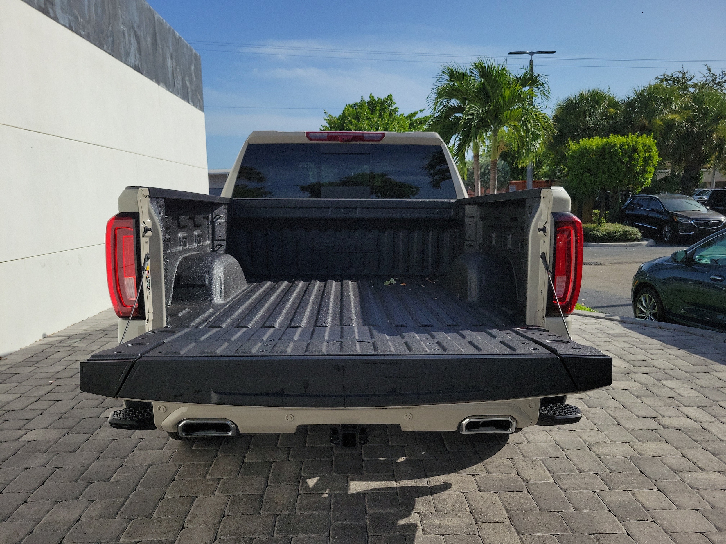2026 GMC Sierra 1500 Denali Ultimate - Photo 10