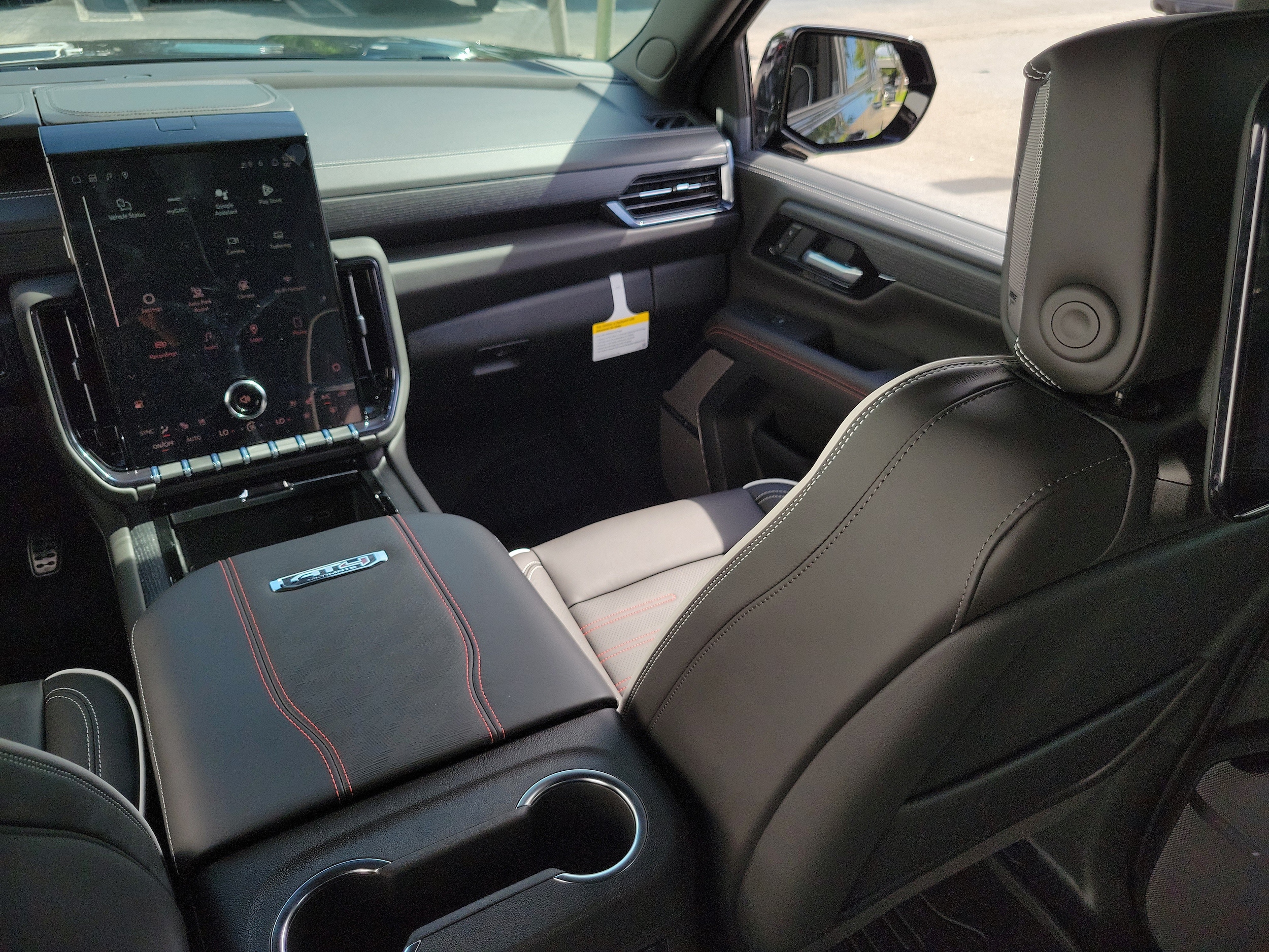 2026 GMC Yukon XL AT4 Ultimate - Photo 18