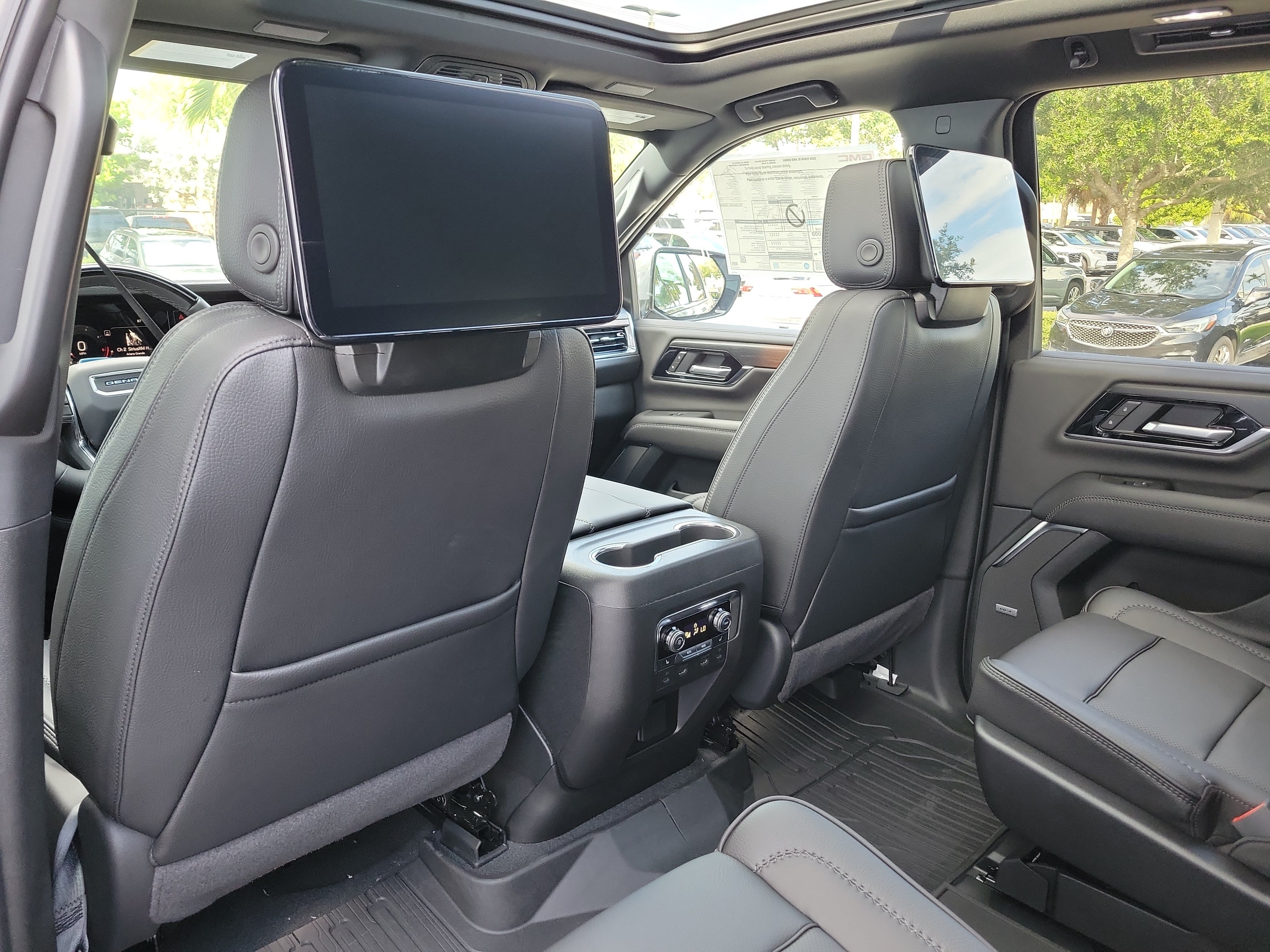2026 GMC Yukon XL Denali - Photo 15