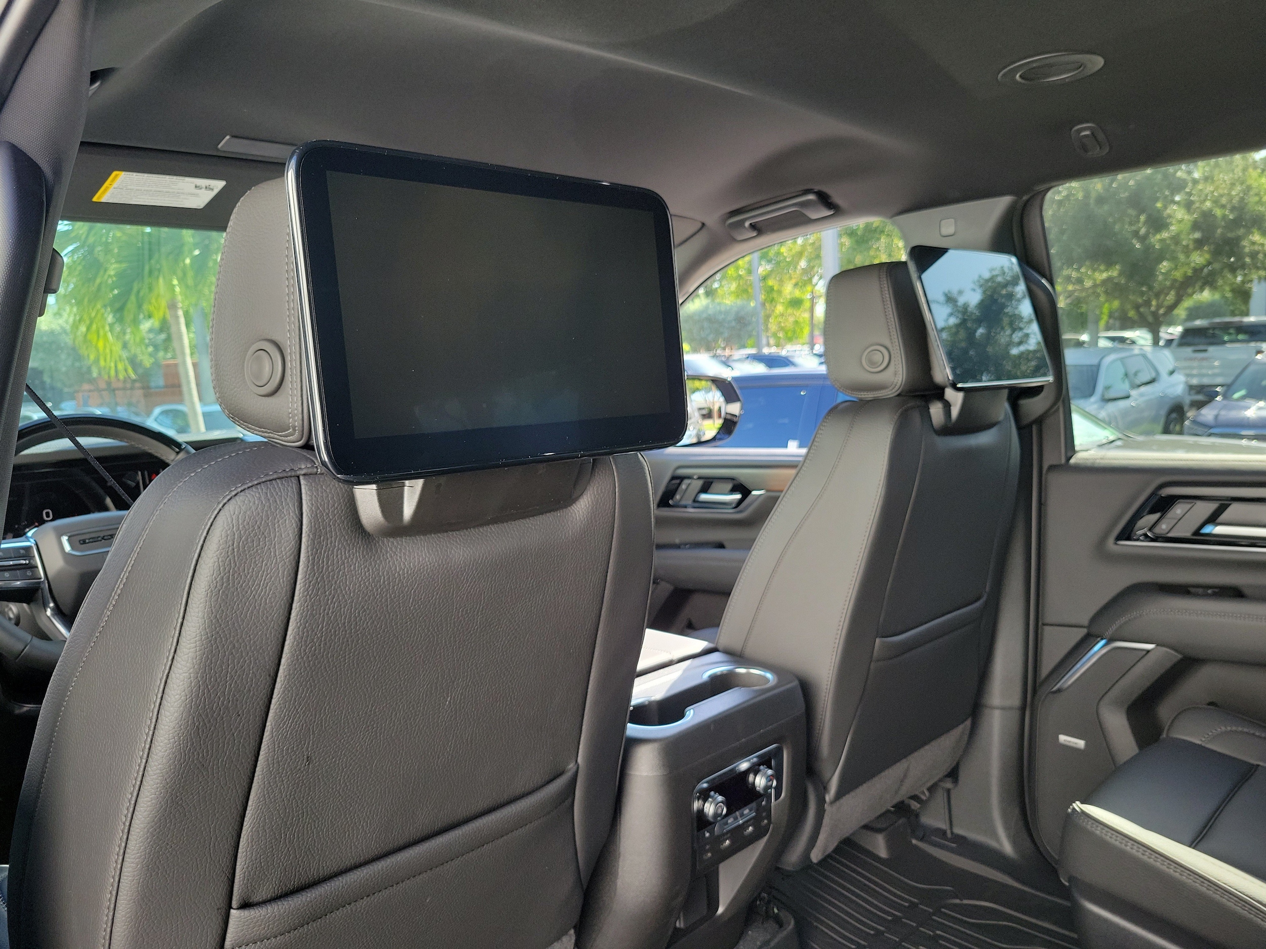 2026 GMC Yukon XL Denali - Photo 15
