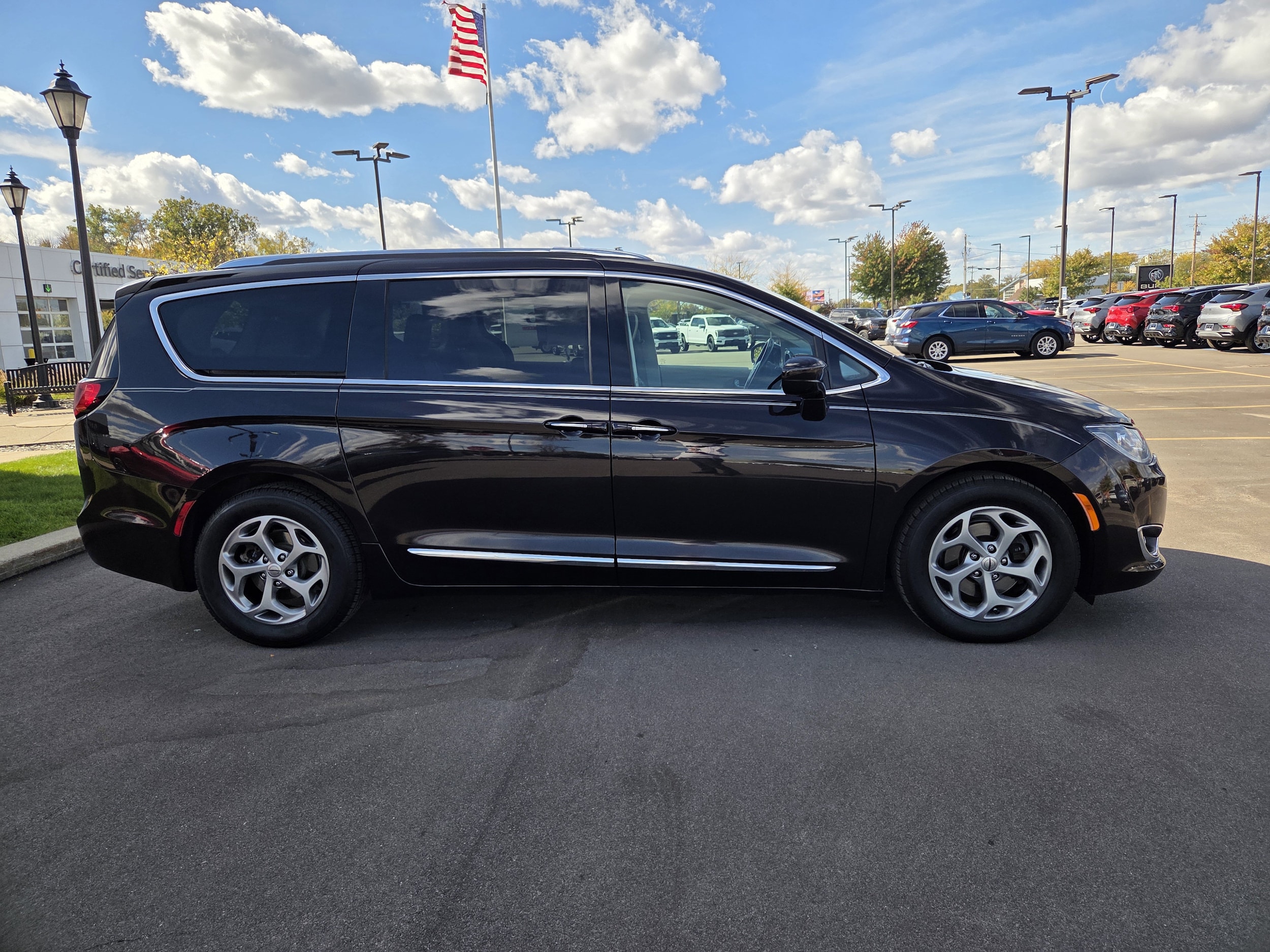 Used 2018 Chrysler Pacifica Touring L with VIN 2C4RC1BG7JR356354 for sale in Saginaw, MI