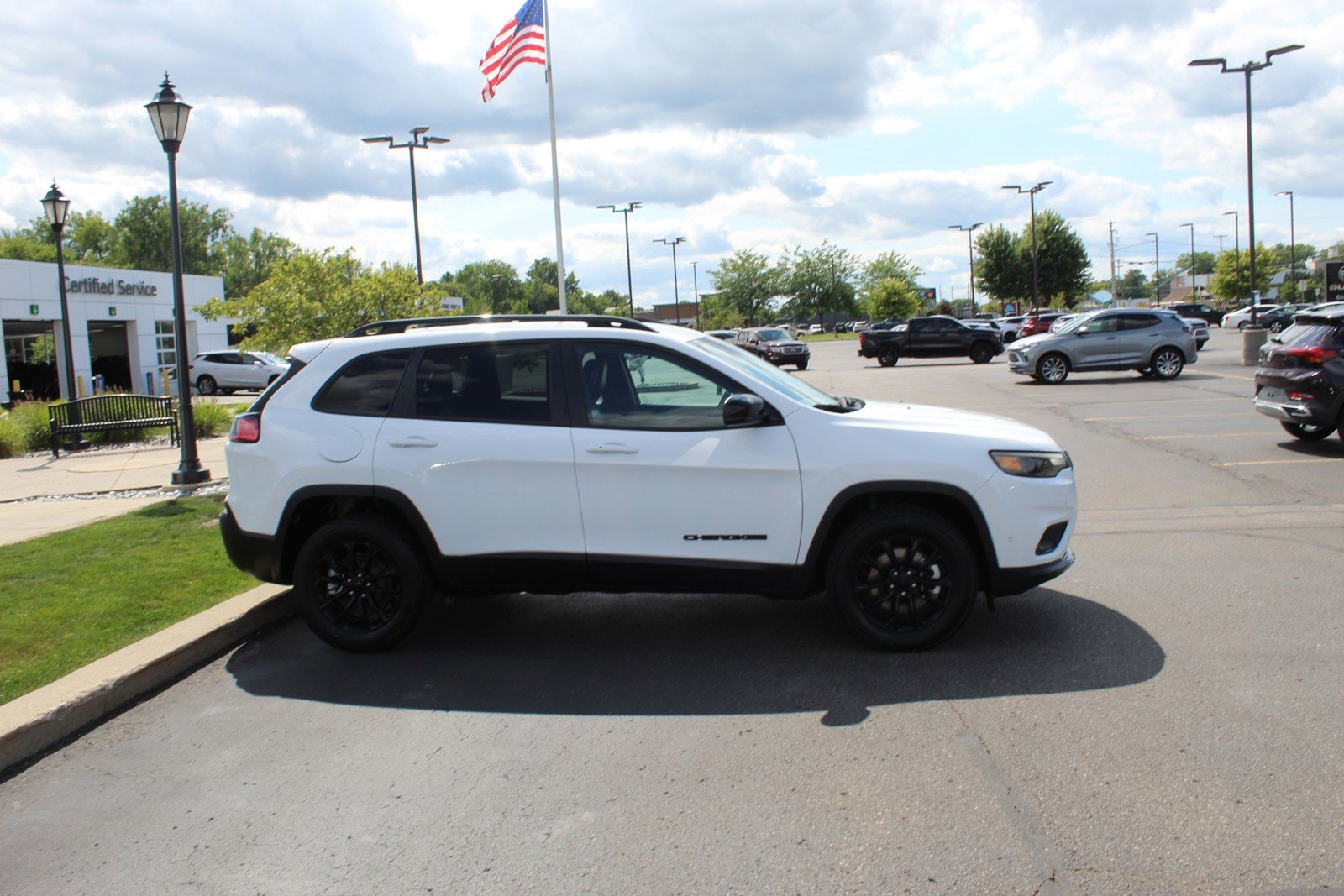 Used 2023 Jeep Cherokee Altitude Lux with VIN 1C4PJMMB3PD113684 for sale in Saginaw, MI