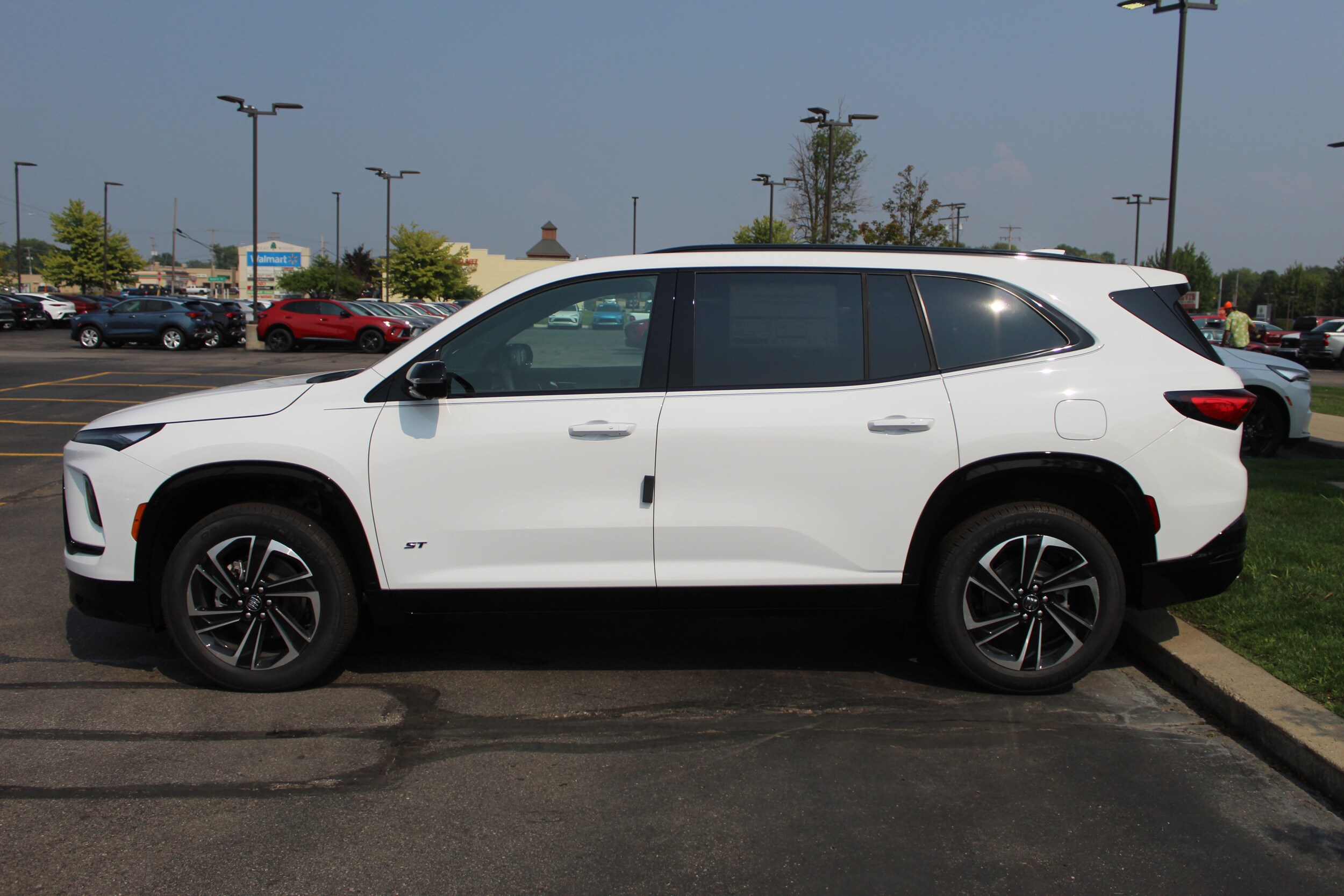 2026 Buick Enclave Sport Touring photo 4