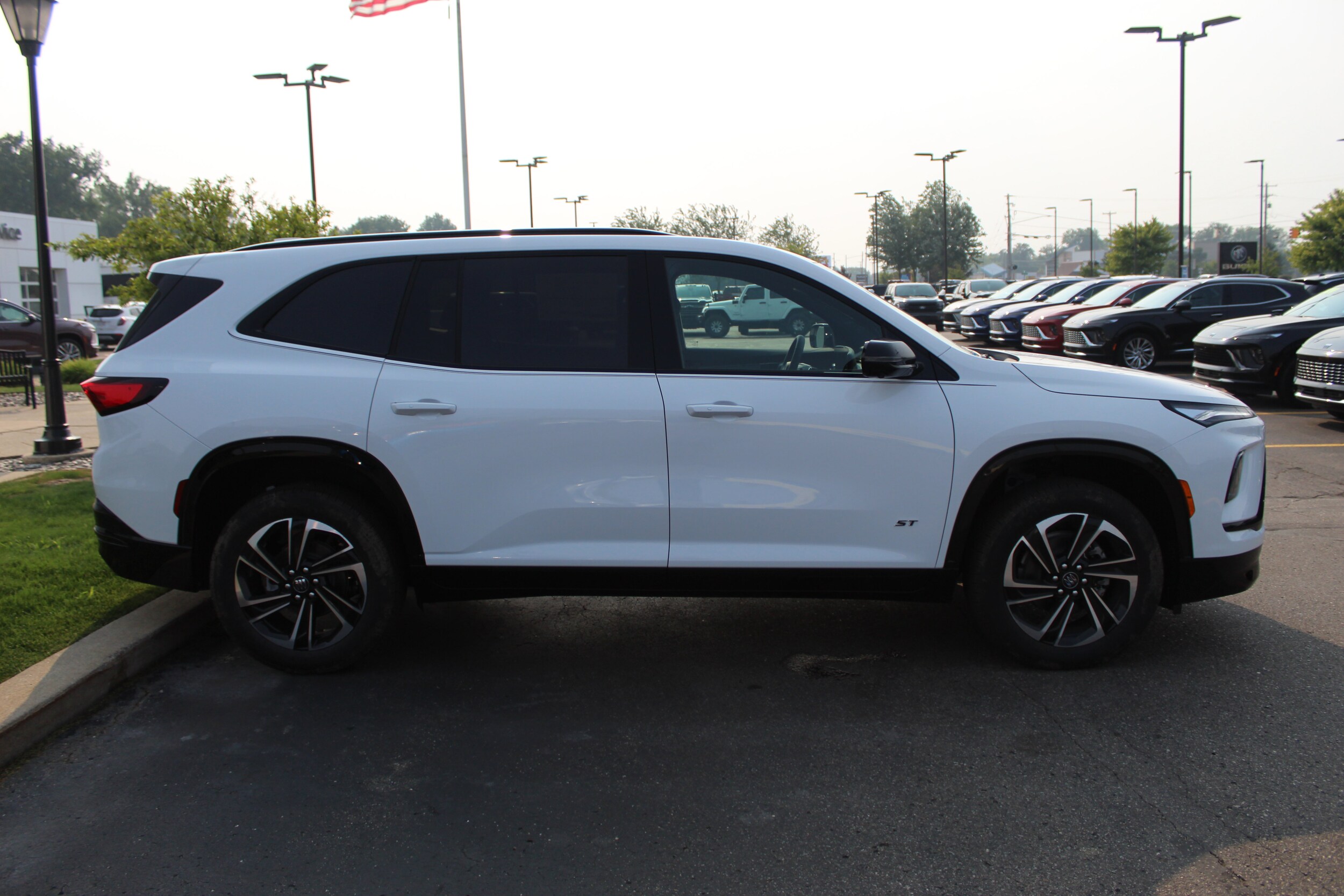 2026 Buick Enclave Sport Touring photo 3