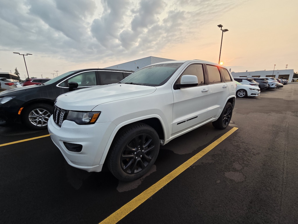 Used 2017 Jeep Grand Cherokee Altitude SUV