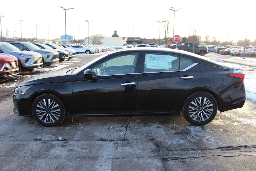 Used 2023 Nissan Altima 2.5 SV Sedan