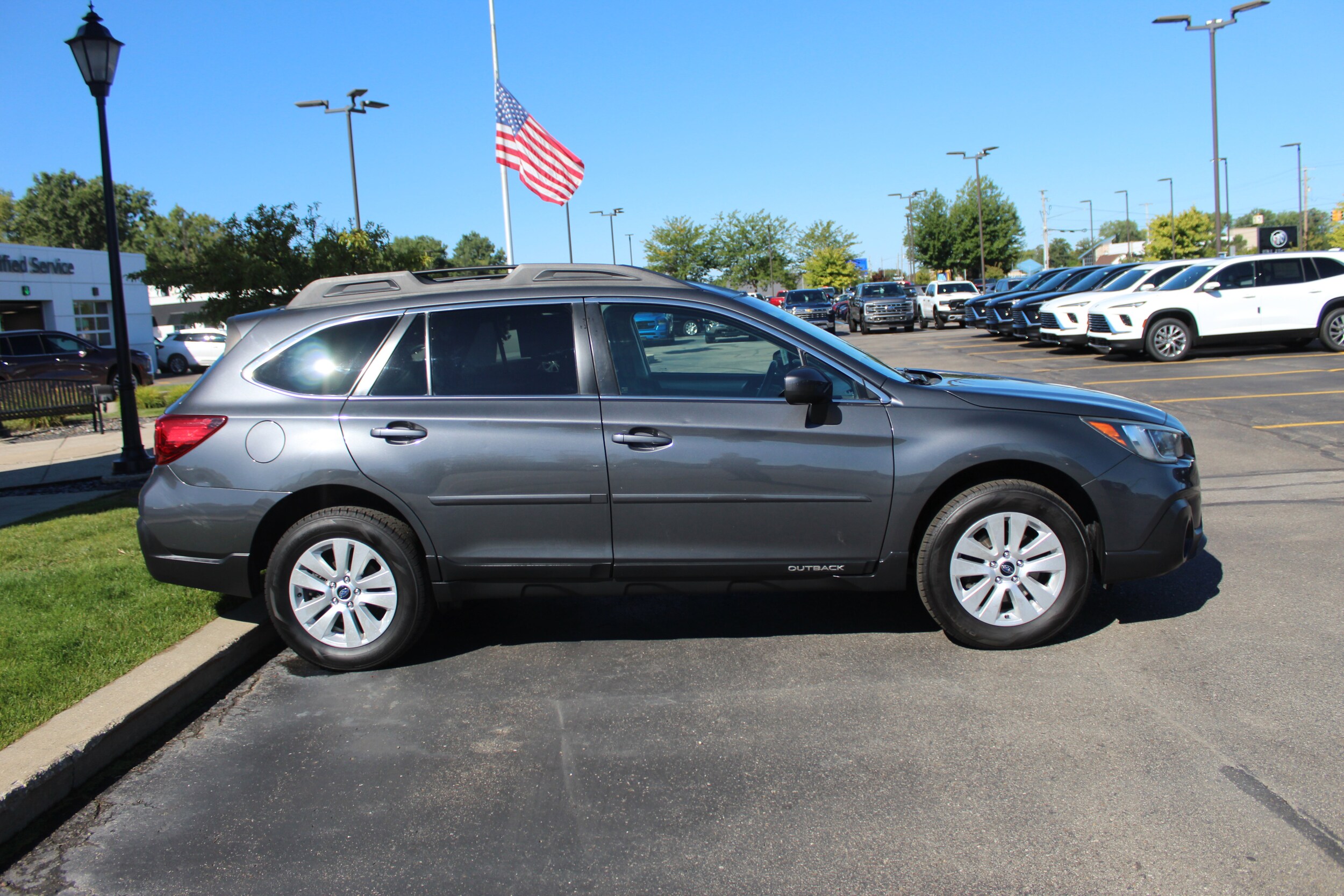 2019 Subaru Outback 2.5i Premium photo 2