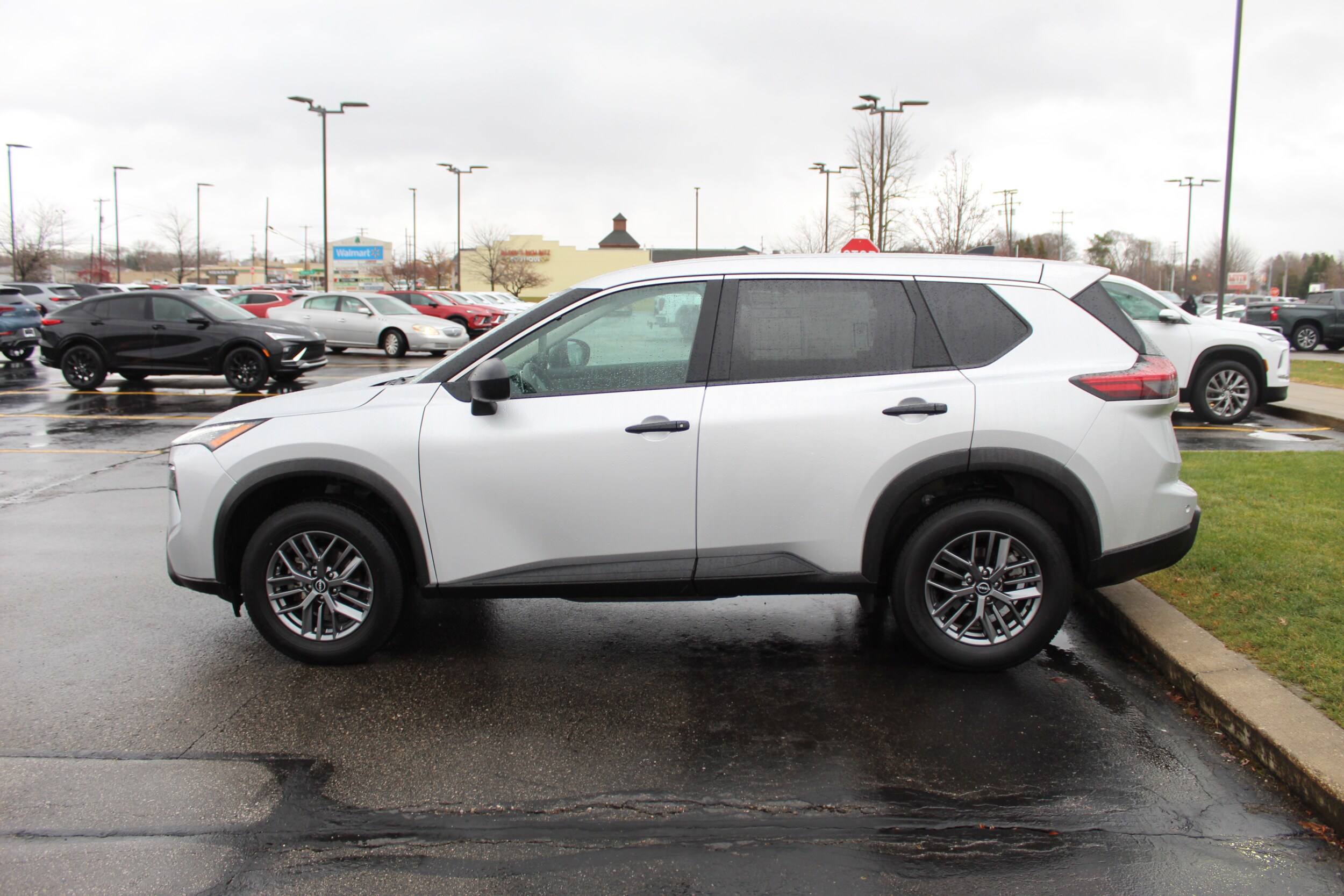 2024 Nissan Rogue S photo 4