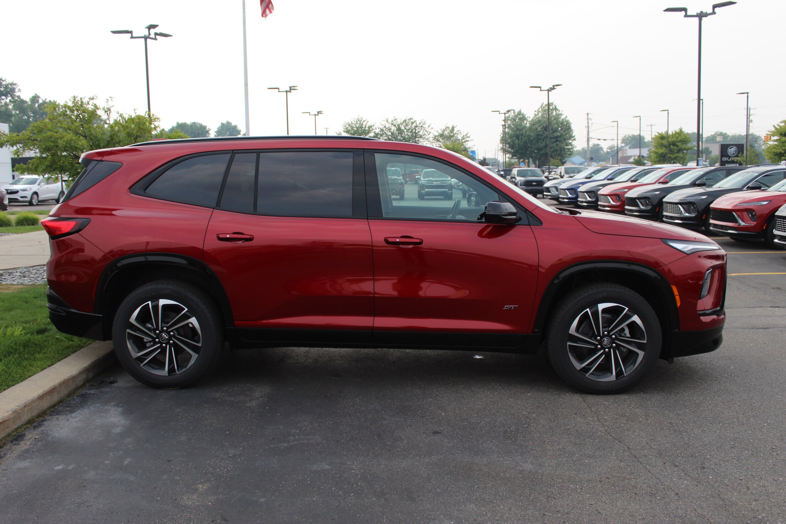 2026 Buick Enclave Sport Touring photo 2