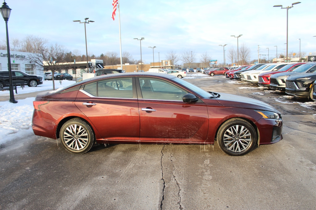 Used 2024 Nissan Altima 2.5 SV Sedan