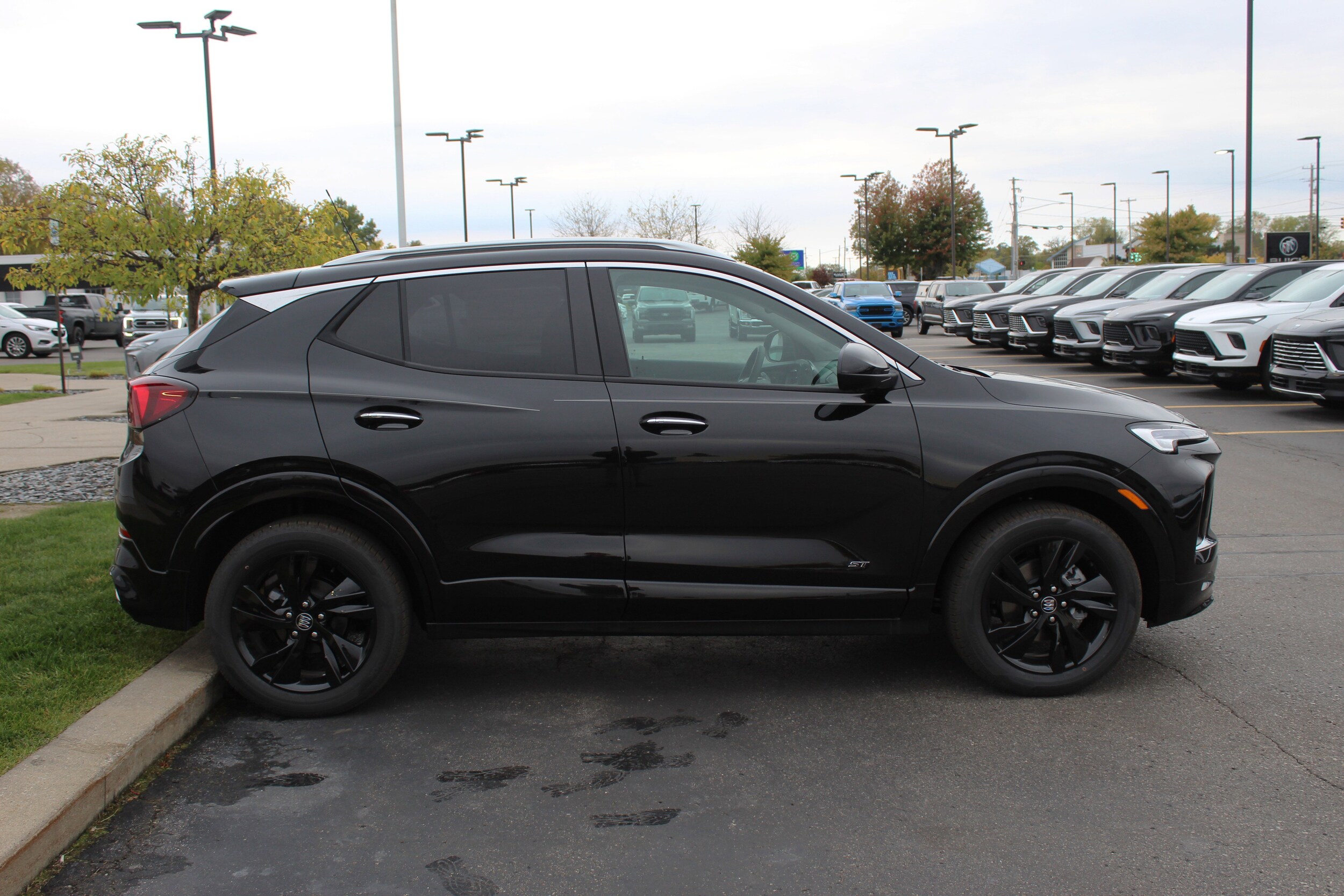 2026 Buick Encore GX Sport Touring photo 2