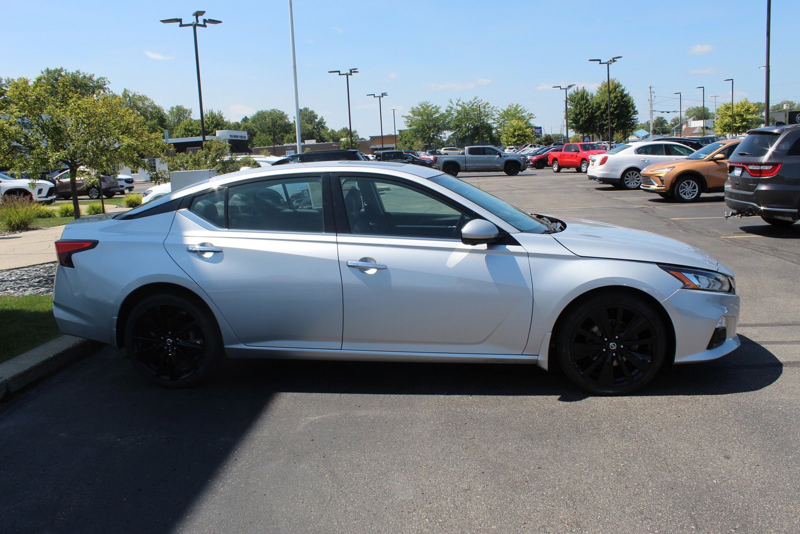 Used 2019 Nissan Altima Platinum with VIN 1N4BL4FW3KN310464 for sale in Saginaw, MI