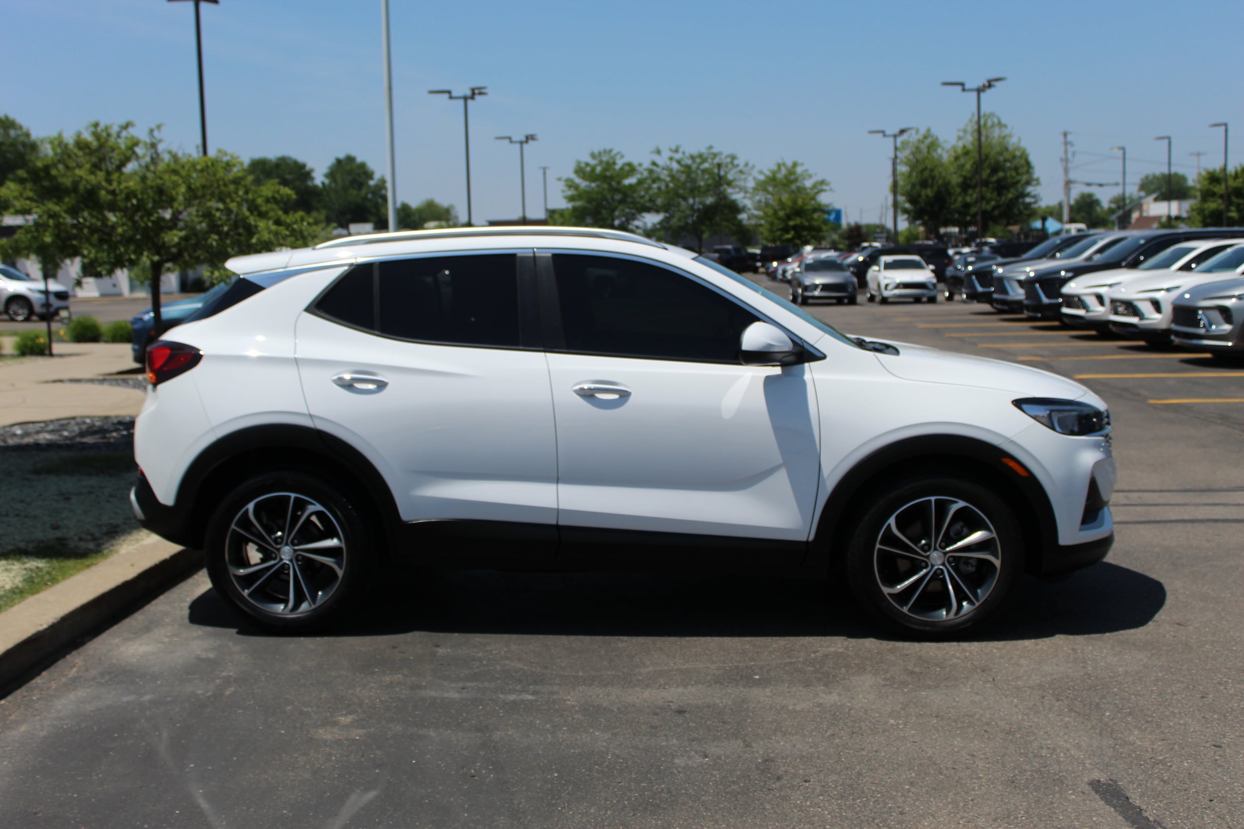Used 2022 Buick Encore GX Select with VIN KL4MMDS22NB116138 for sale in Saginaw, MI